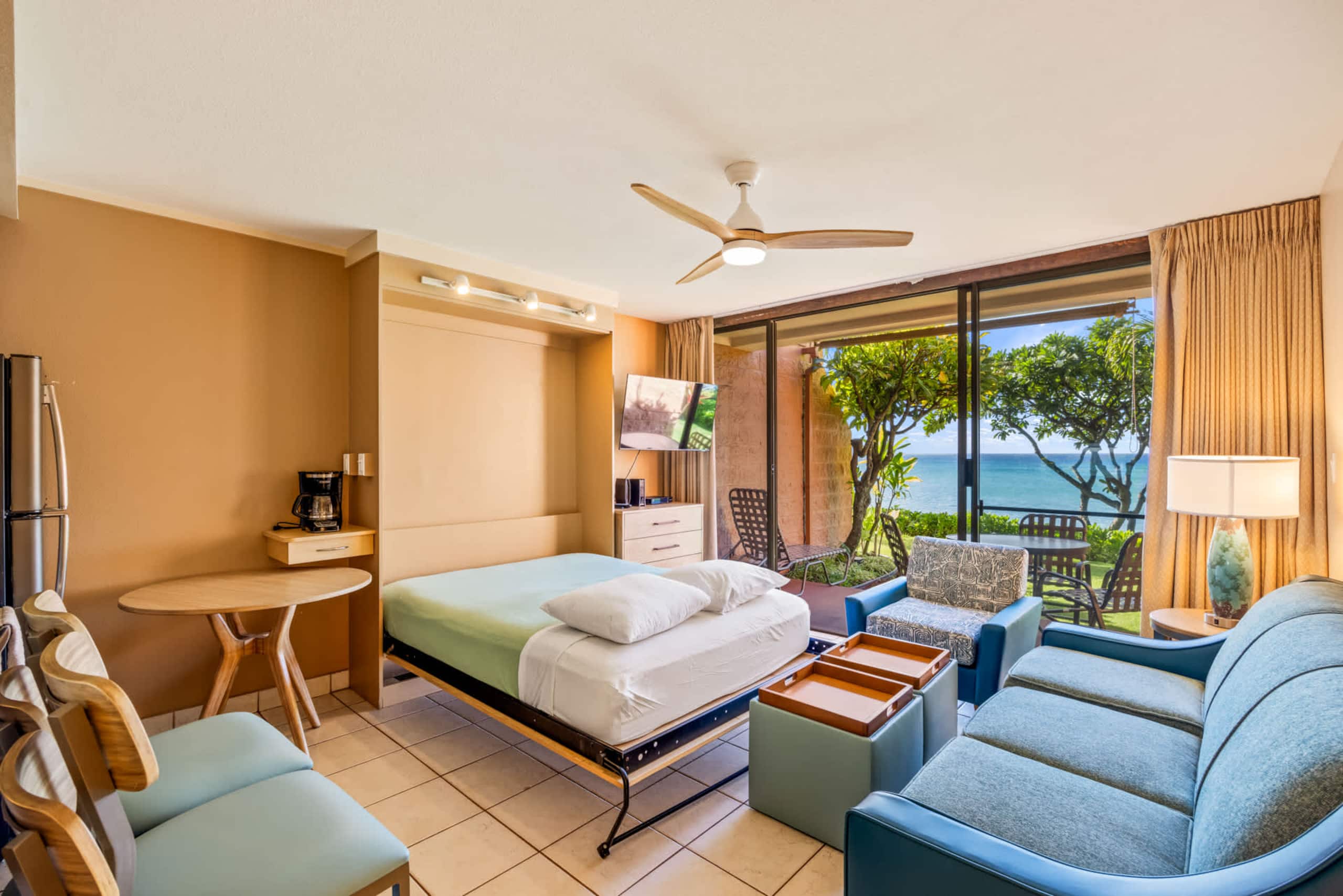 Condo in Lahaina · ★4.89 · 1 bedroom · 2 beds · 1 private bath - Image 13