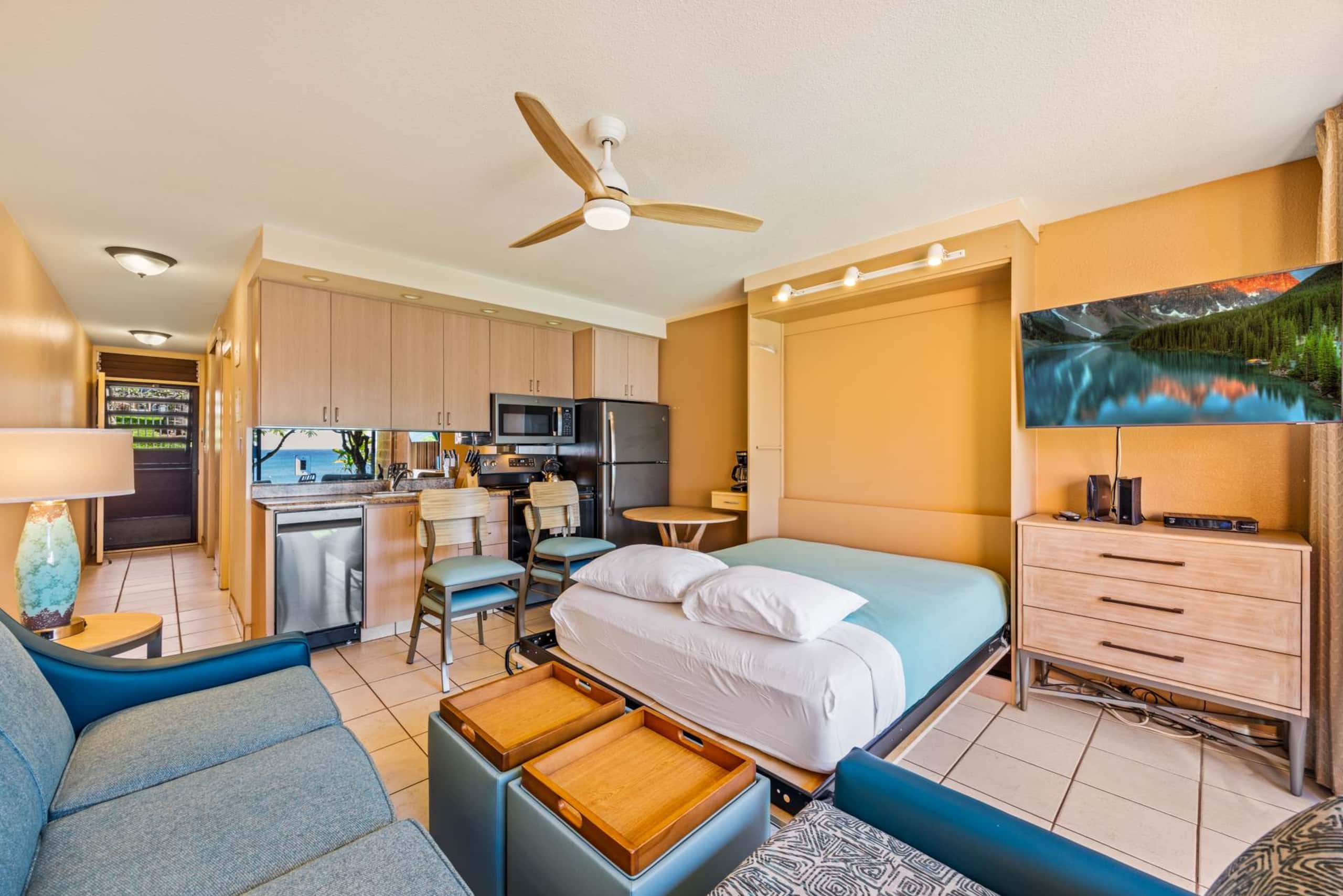 Condo in Lahaina · ★4.89 · 1 bedroom · 2 beds · 1 private bath - Image 12