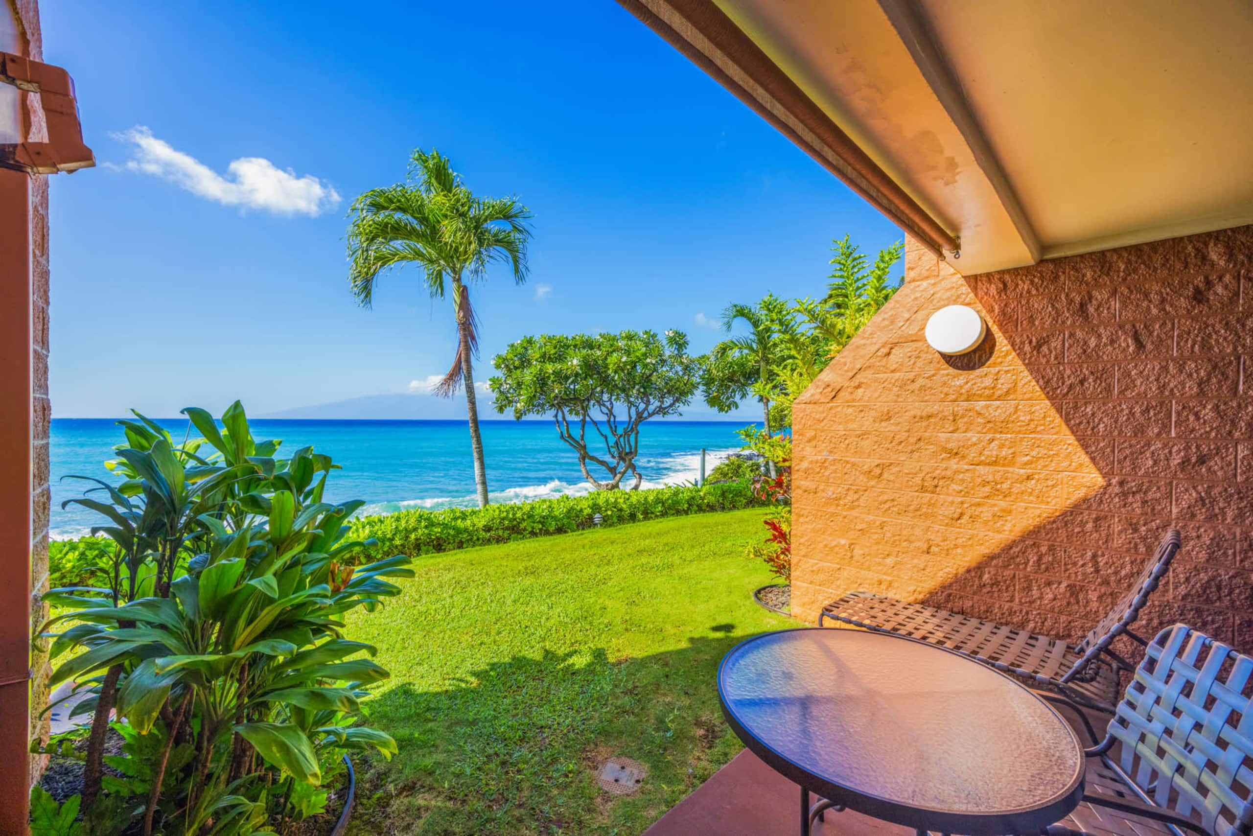 Condo in Lahaina · ★4.89 · 1 bedroom · 2 beds · 1 private bath - Image 3