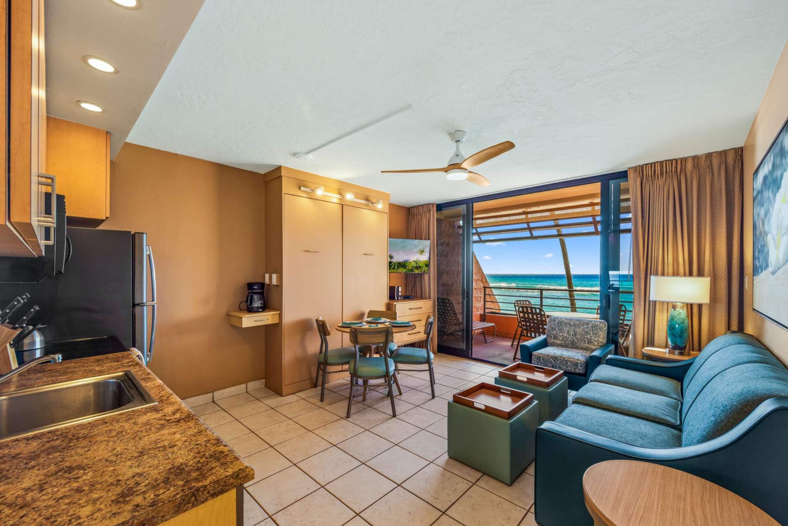 Condo in Lahaina · ★4.86 · 1 bedroom · 2 beds · 1 shared bath - Image 5
