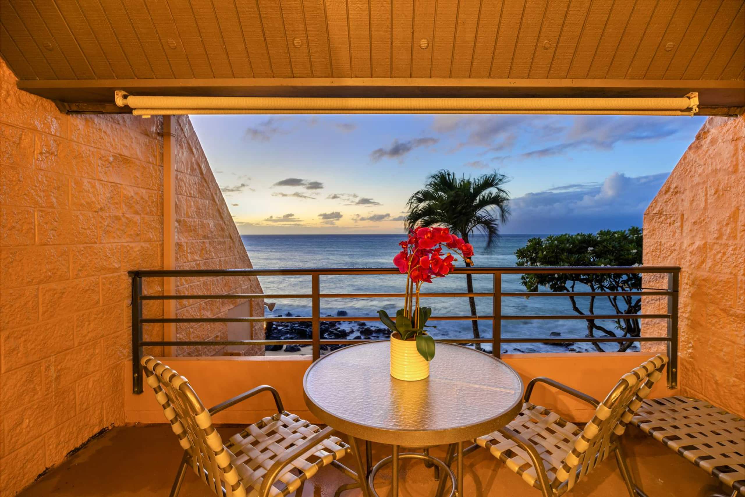 Condo in Lahaina · ★4.86 · 1 bedroom · 2 beds · 1 shared bath - Image 2