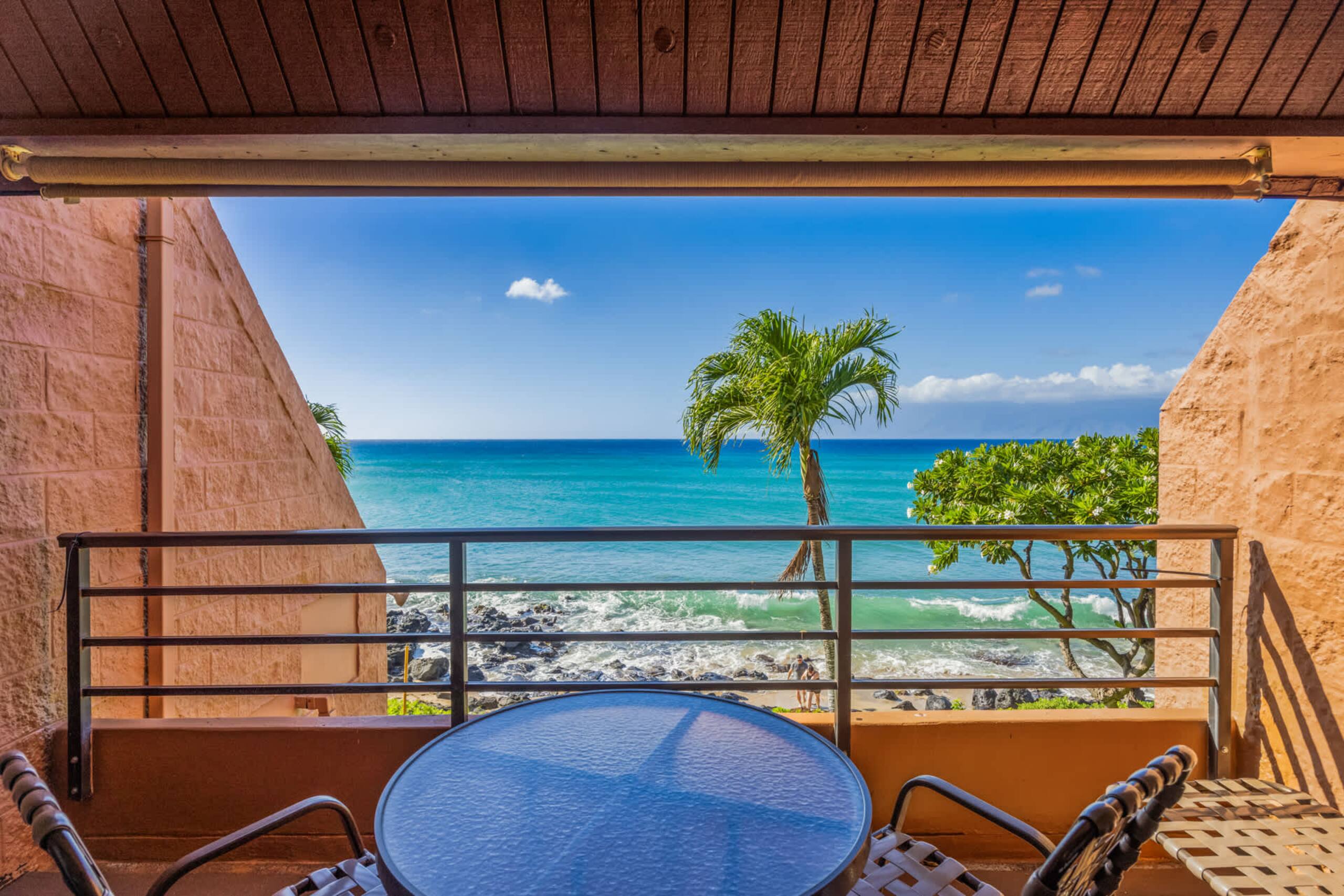 Condo in Lahaina · ★4.86 · 1 bedroom · 2 beds · 1 shared bath - Image 3