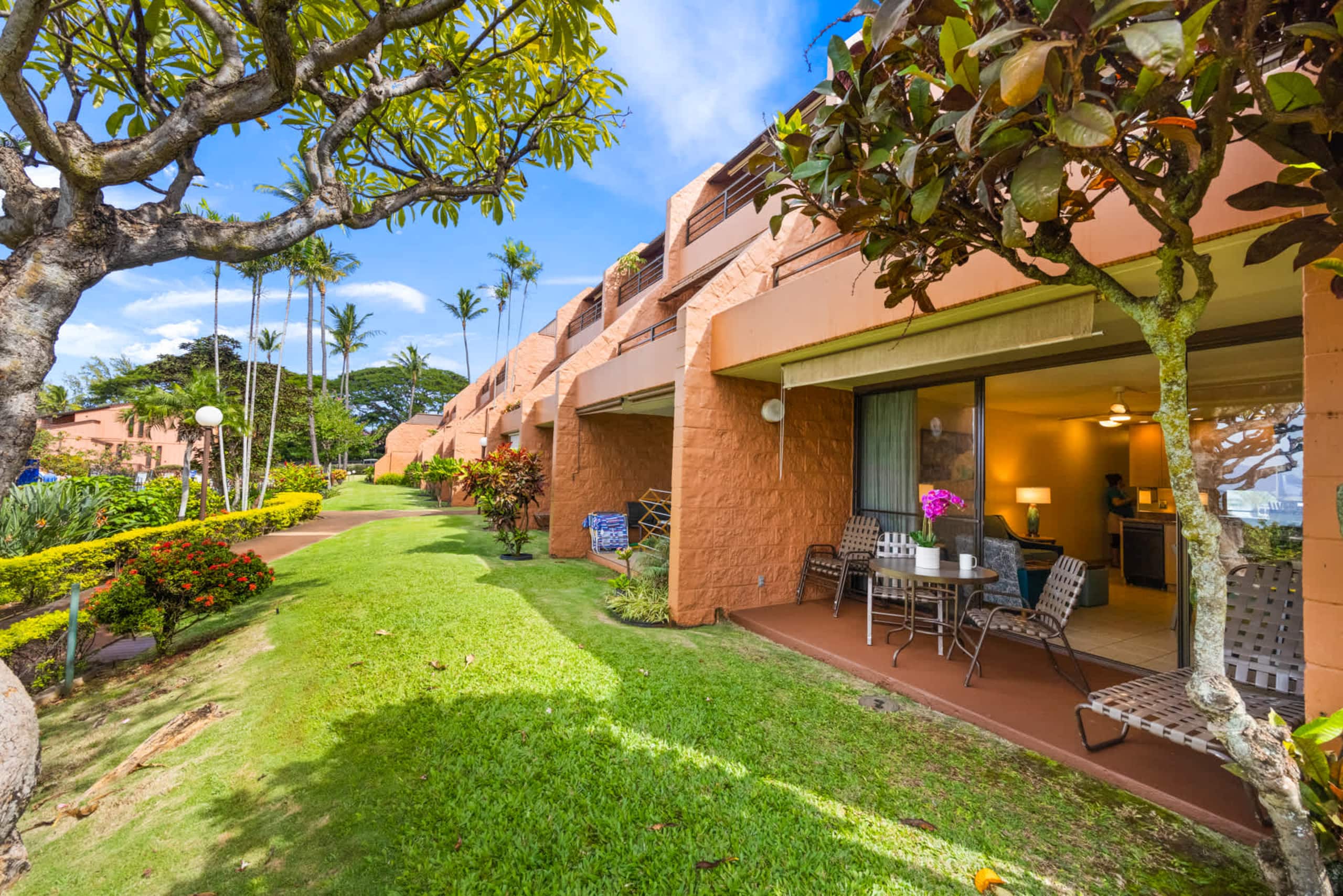 Condo in Lahaina · ★4.89 · 1 bedroom · 2 beds · 1 shared bath - Image 17