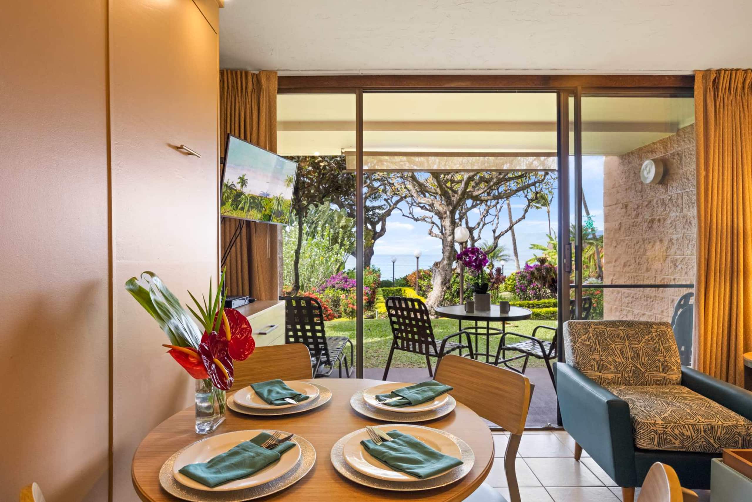 Condo in Lahaina · ★4.89 · 1 bedroom · 2 beds · 1 shared bath - Image 8