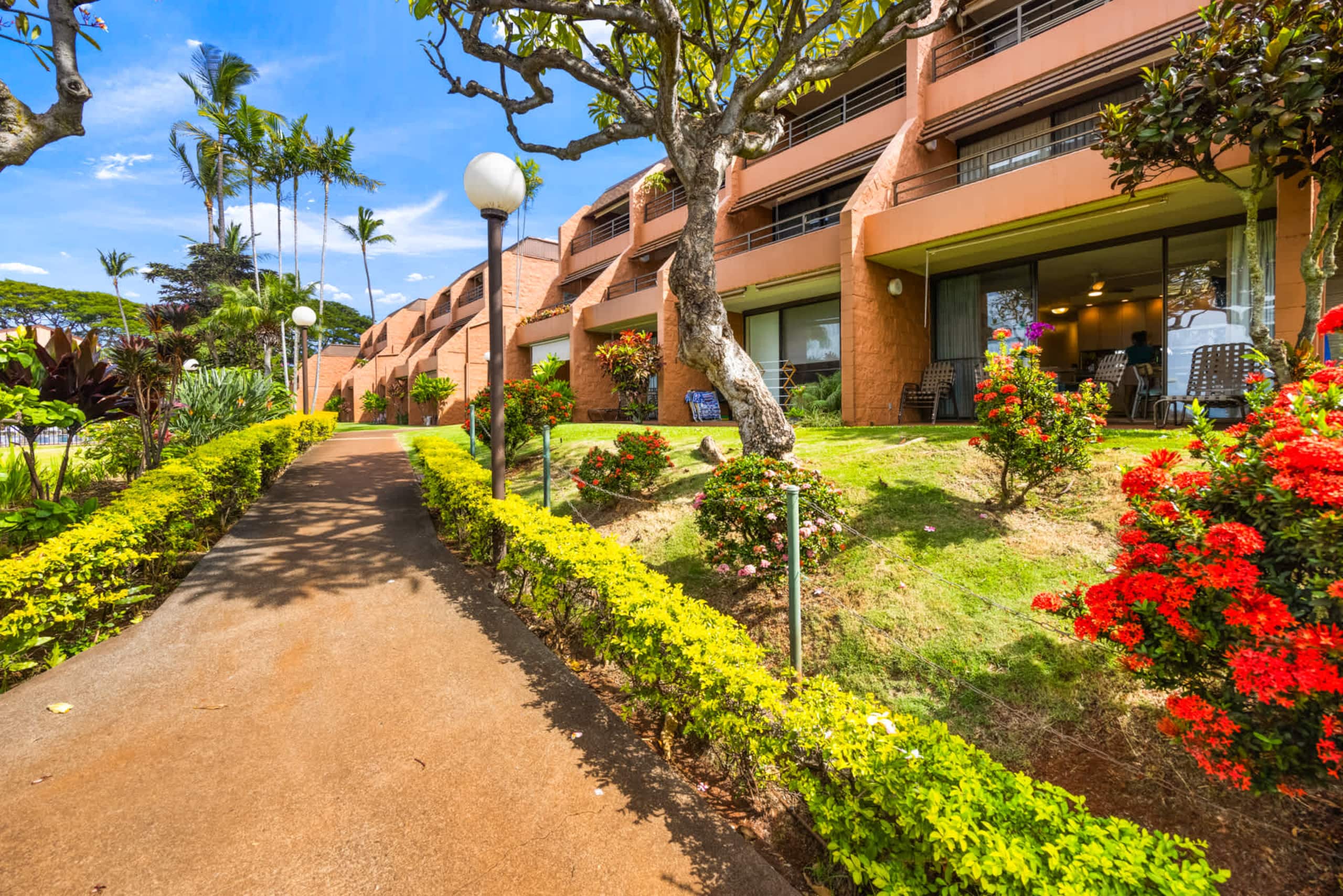 Condo in Lahaina · ★4.89 · 1 bedroom · 2 beds · 1 shared bath - Image 21