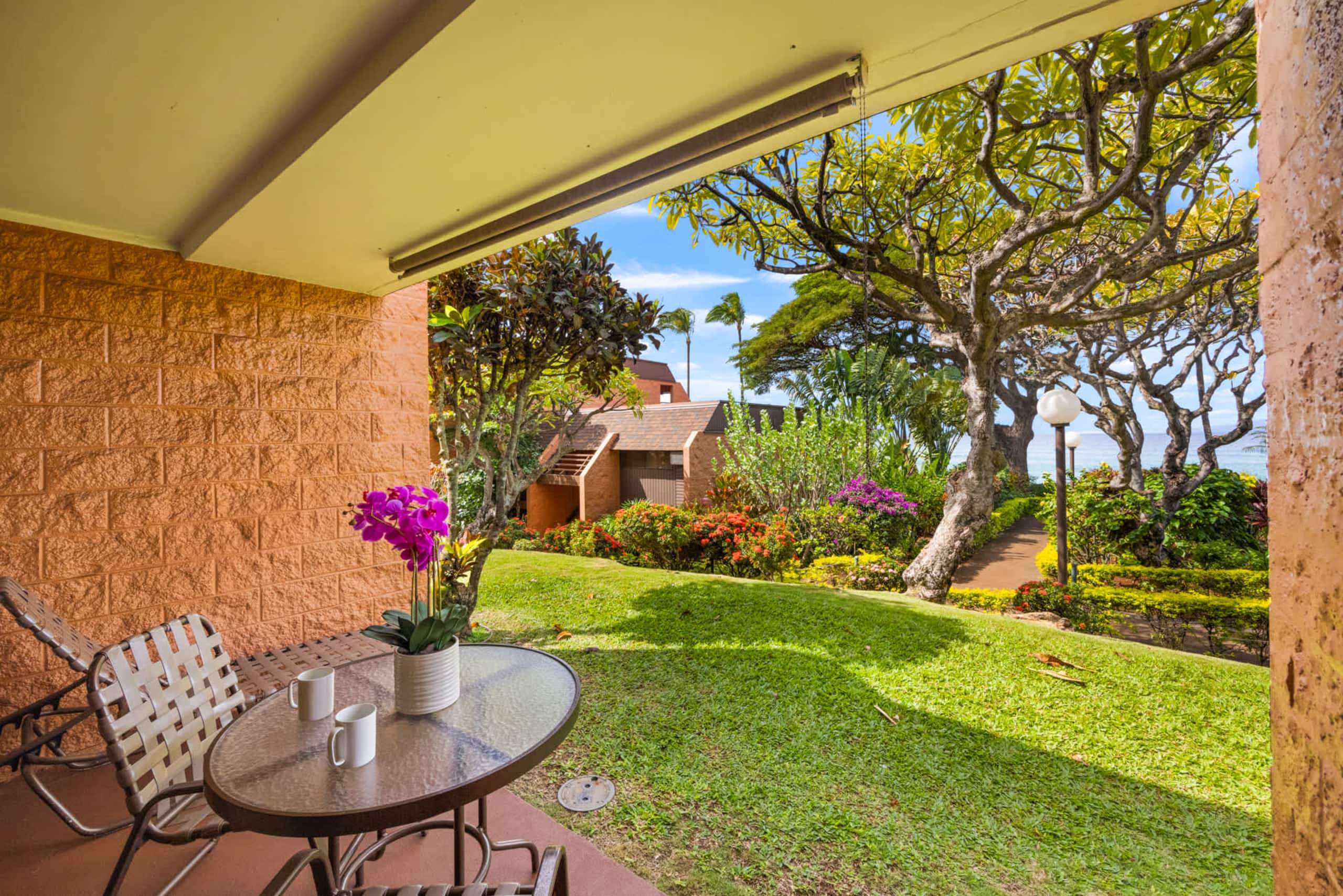 Condo in Lahaina · ★4.89 · 1 bedroom · 2 beds · 1 shared bath - Image 20