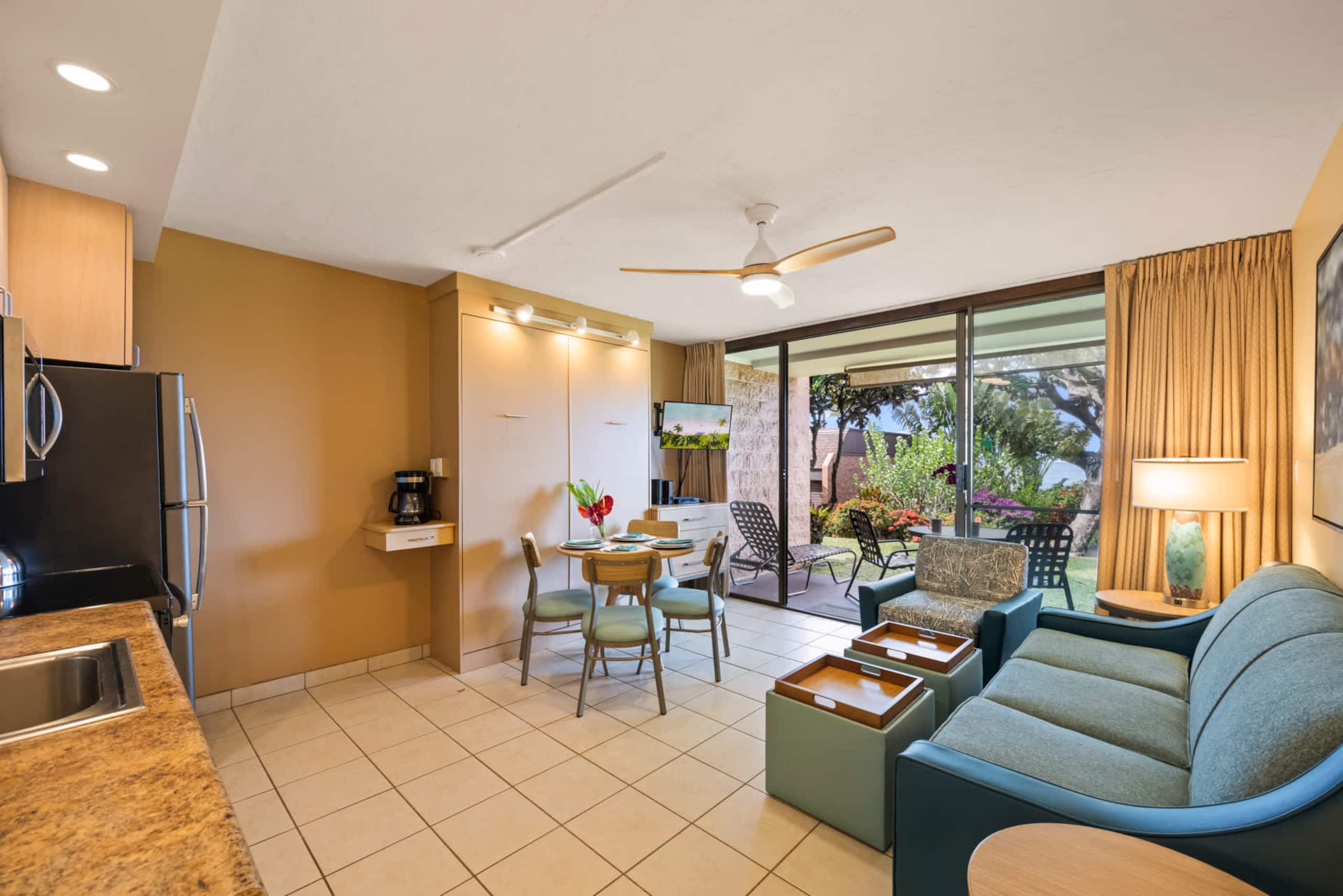 Condo in Lahaina · ★4.89 · 1 bedroom · 2 beds · 1 shared bath - Image 5