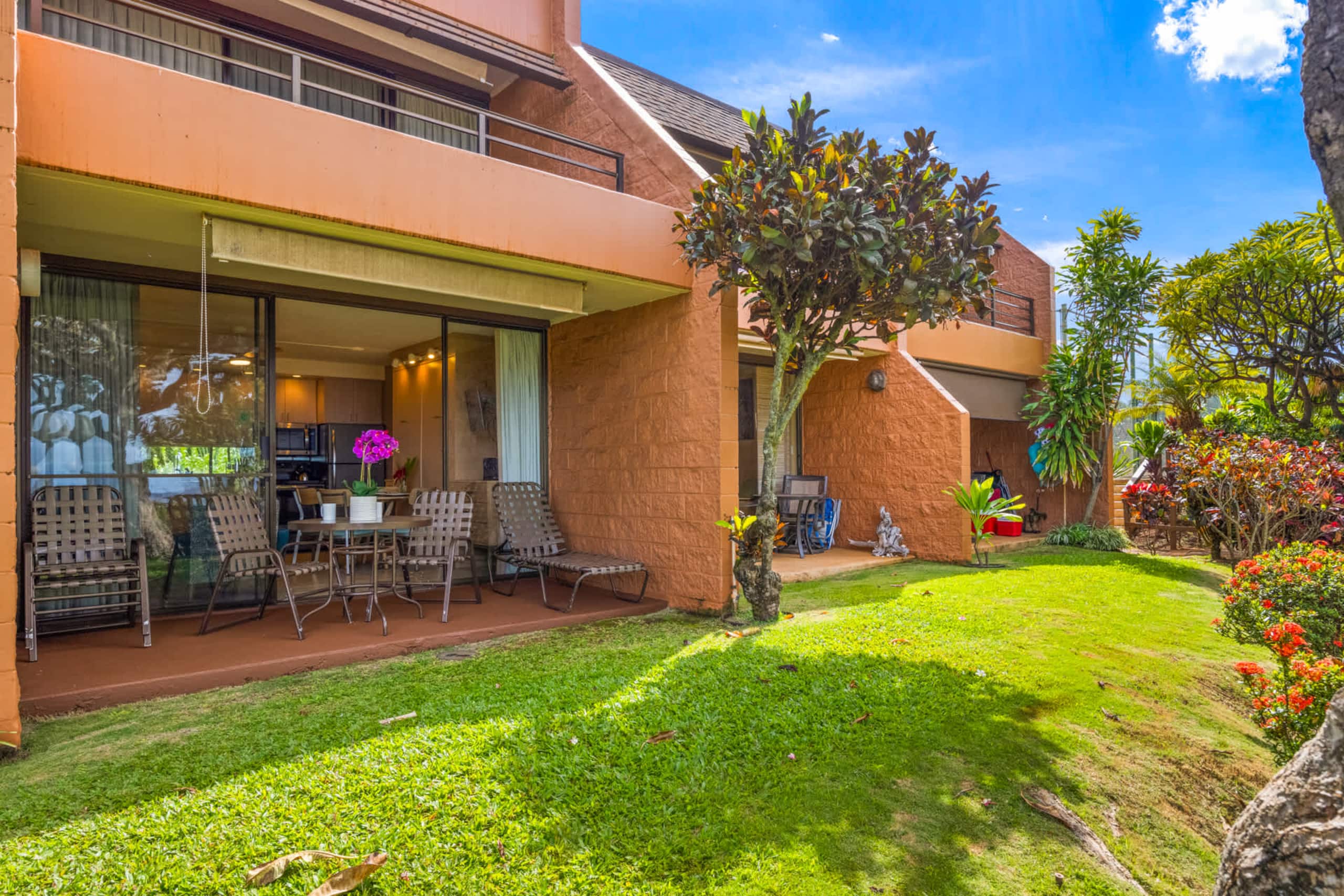 Condo in Lahaina · ★4.89 · 1 bedroom · 2 beds · 1 shared bath - Image 18