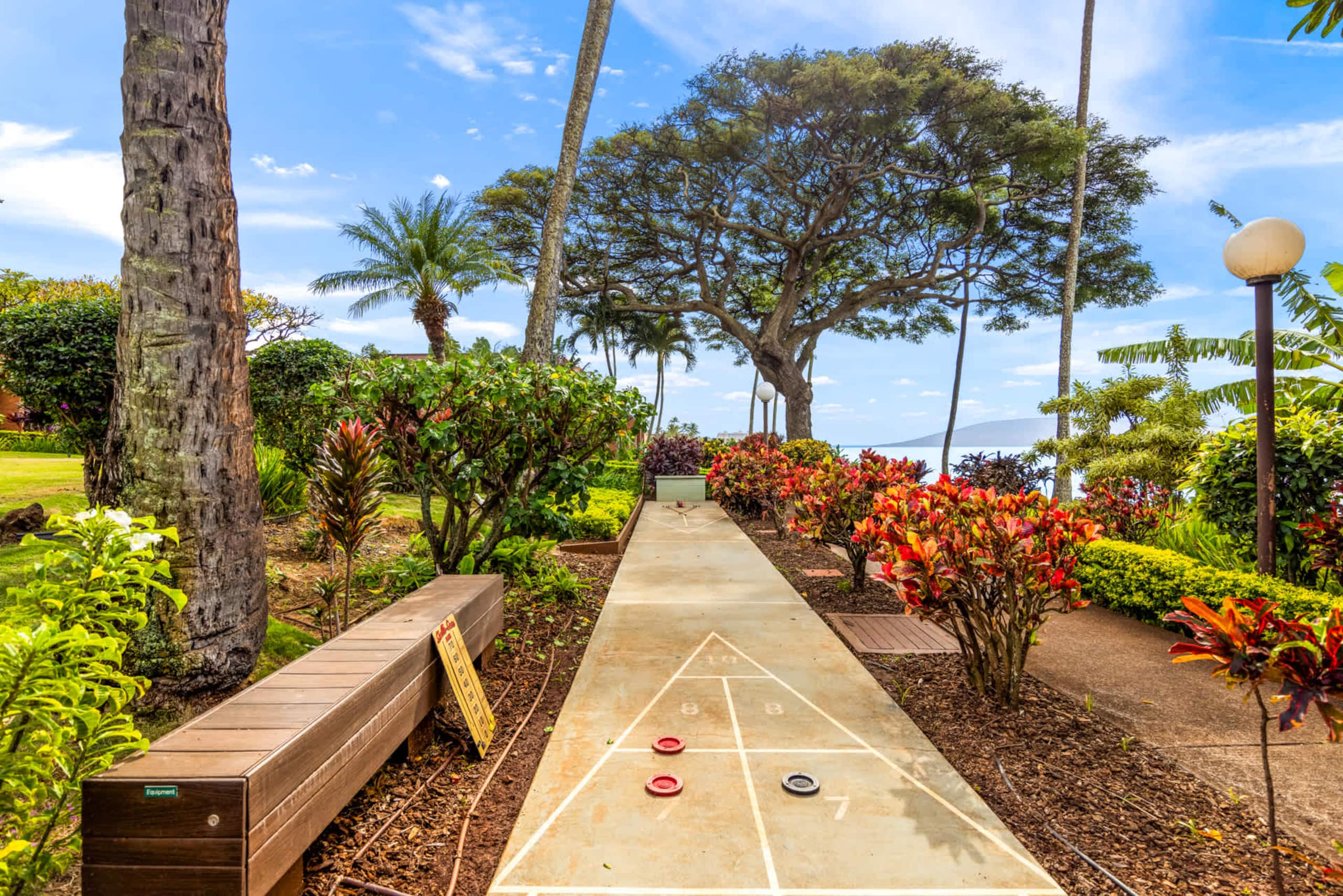 Condo in Lahaina · ★4.89 · 1 bedroom · 2 beds · 1 shared bath - Image 31