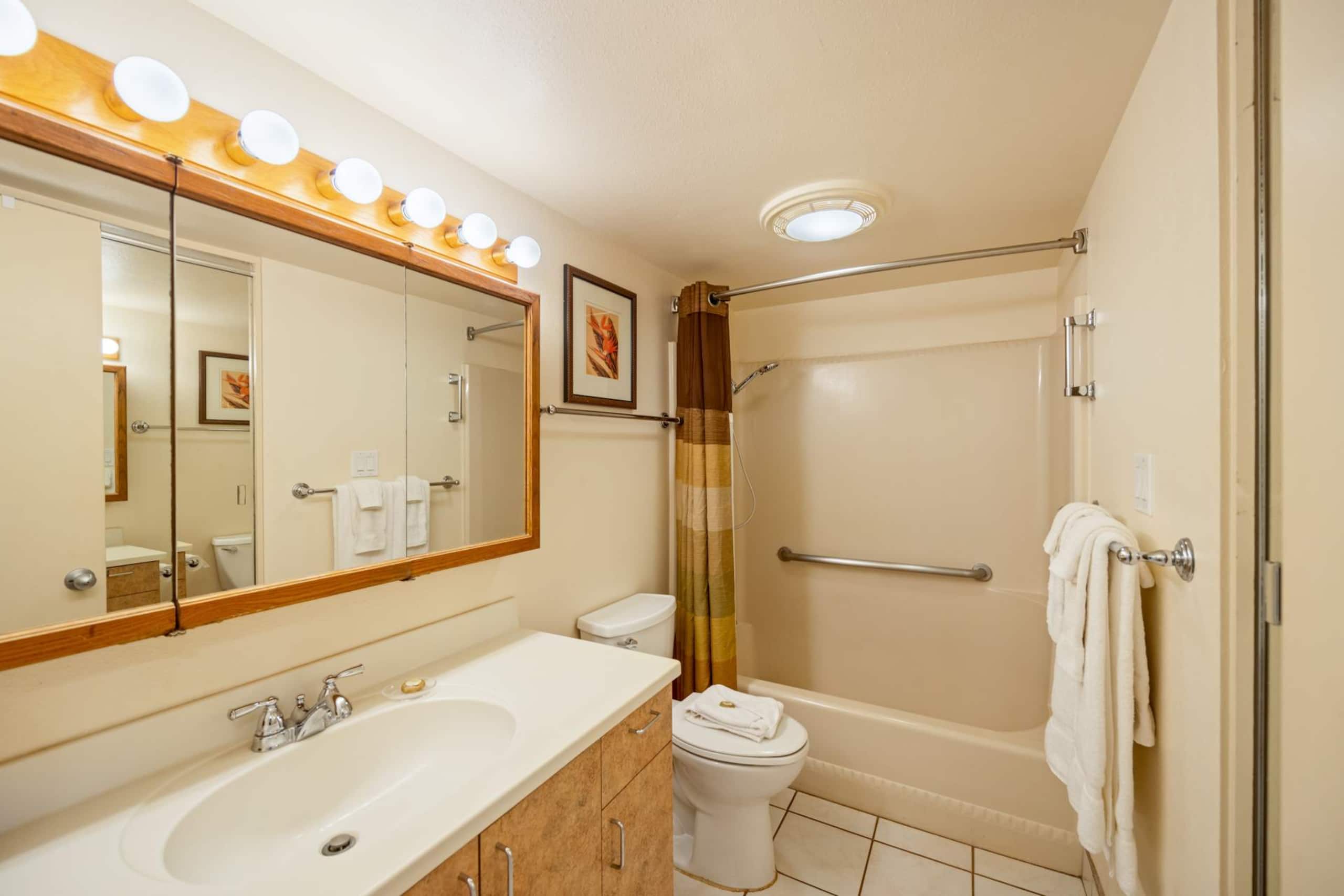 Condo in Lahaina · ★4.95 · 1 bedroom · 2 beds · 1 shared bath - Image 11