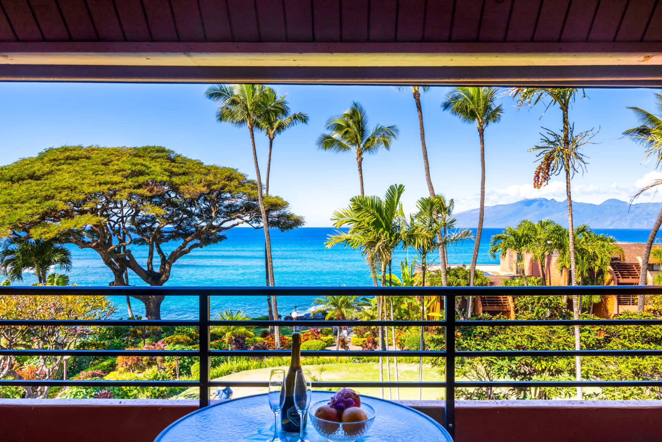 Condo in Lahaina · ★4.95 · 1 bedroom · 2 beds · 1 shared bath - Image 3