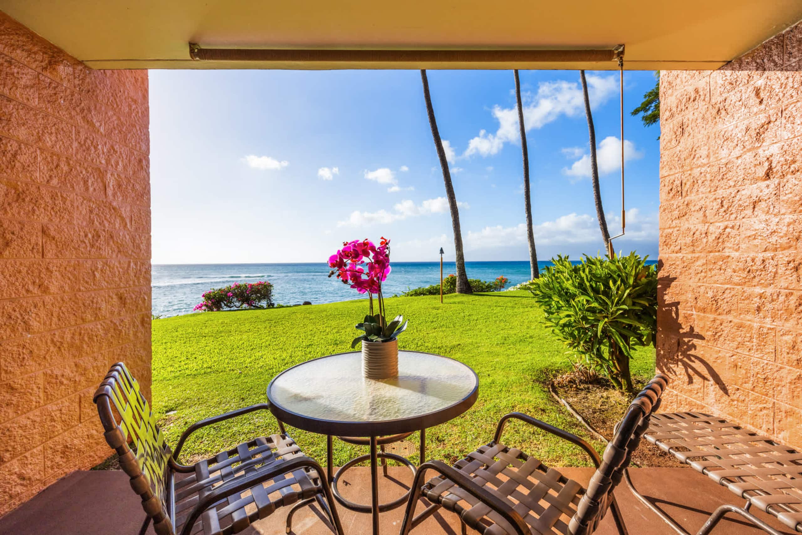 Condo in Lahaina · ★4.73 · 1 bedroom · 2 beds · 1 shared bath - Image 2