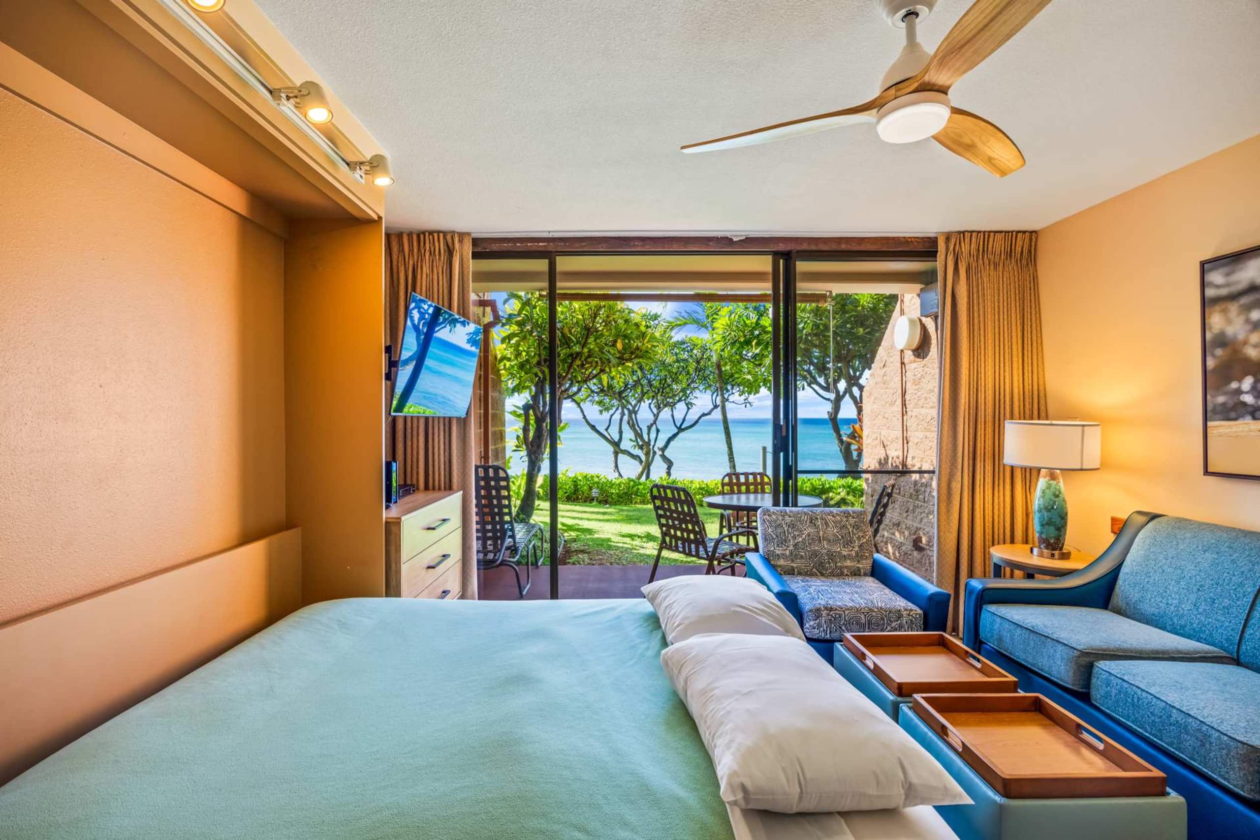 Condo in Lahaina · ★4.73 · 1 bedroom · 2 beds · 1 shared bath - Image 13