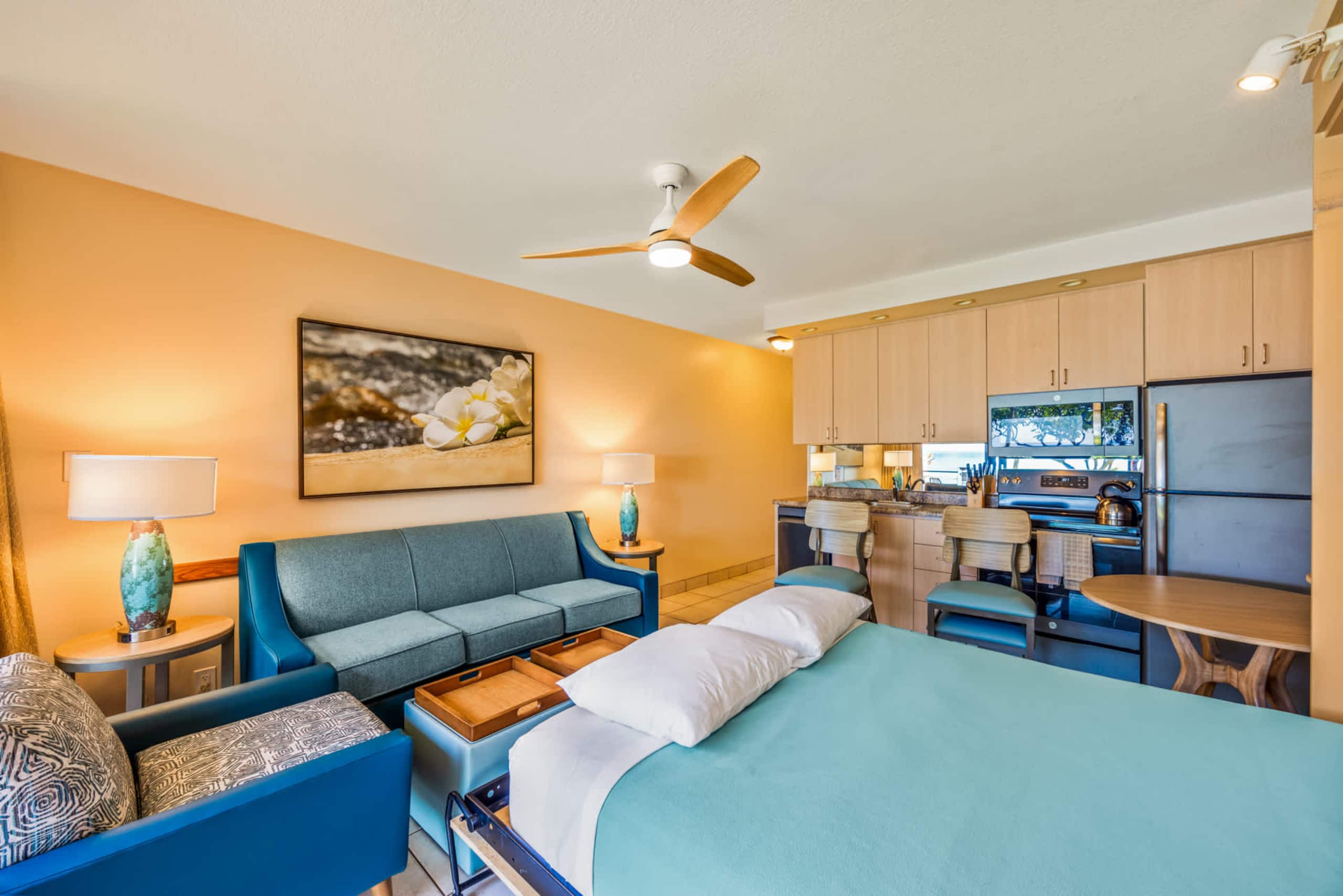 Condo in Lahaina · ★4.73 · 1 bedroom · 2 beds · 1 shared bath - Image 14