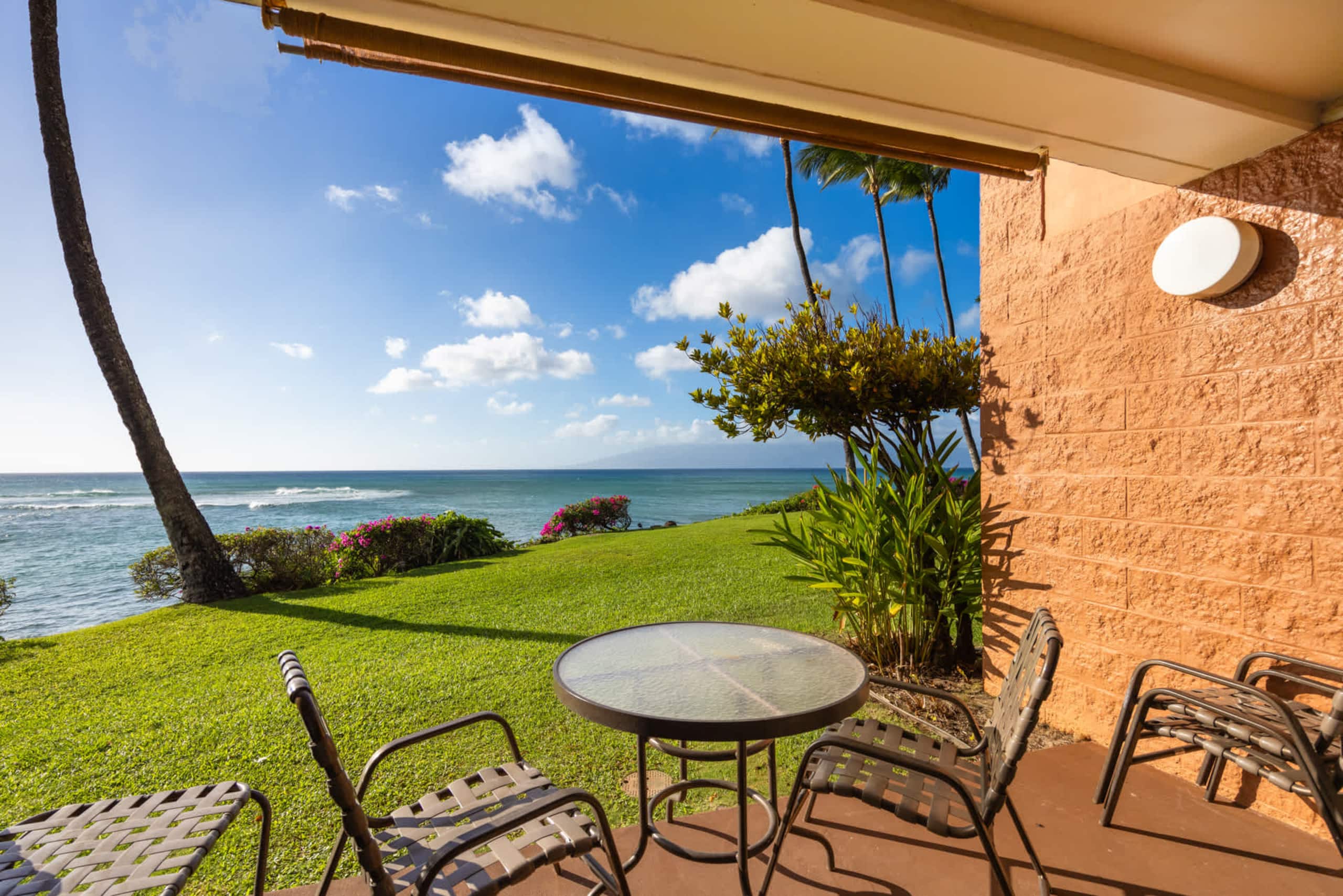 Condo in Lahaina · ★5.0 · 1 bedroom · 2 beds · 1 shared bath - Image 15