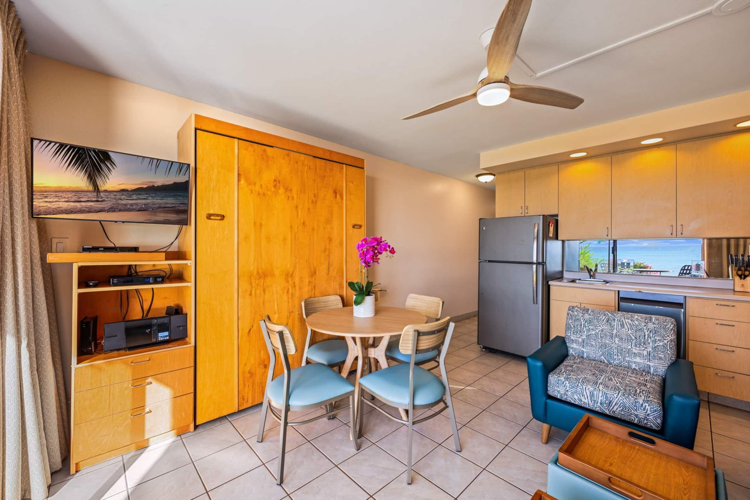 Condo in Lahaina · ★5.0 · 1 bedroom · 2 beds · 1 shared bath - Image 3