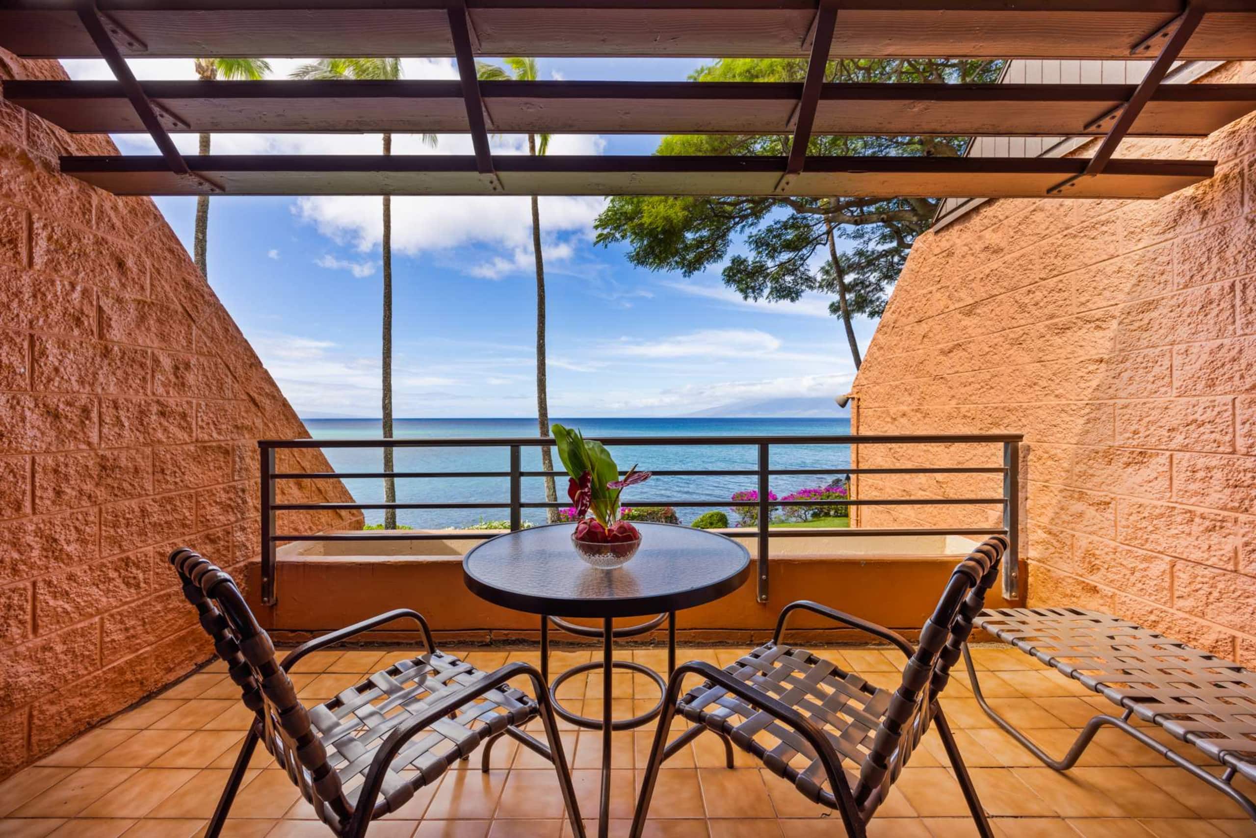 Condo in Lahaina · ★5.0 · 1 bedroom · 2 beds · 1 shared bath - Image 2
