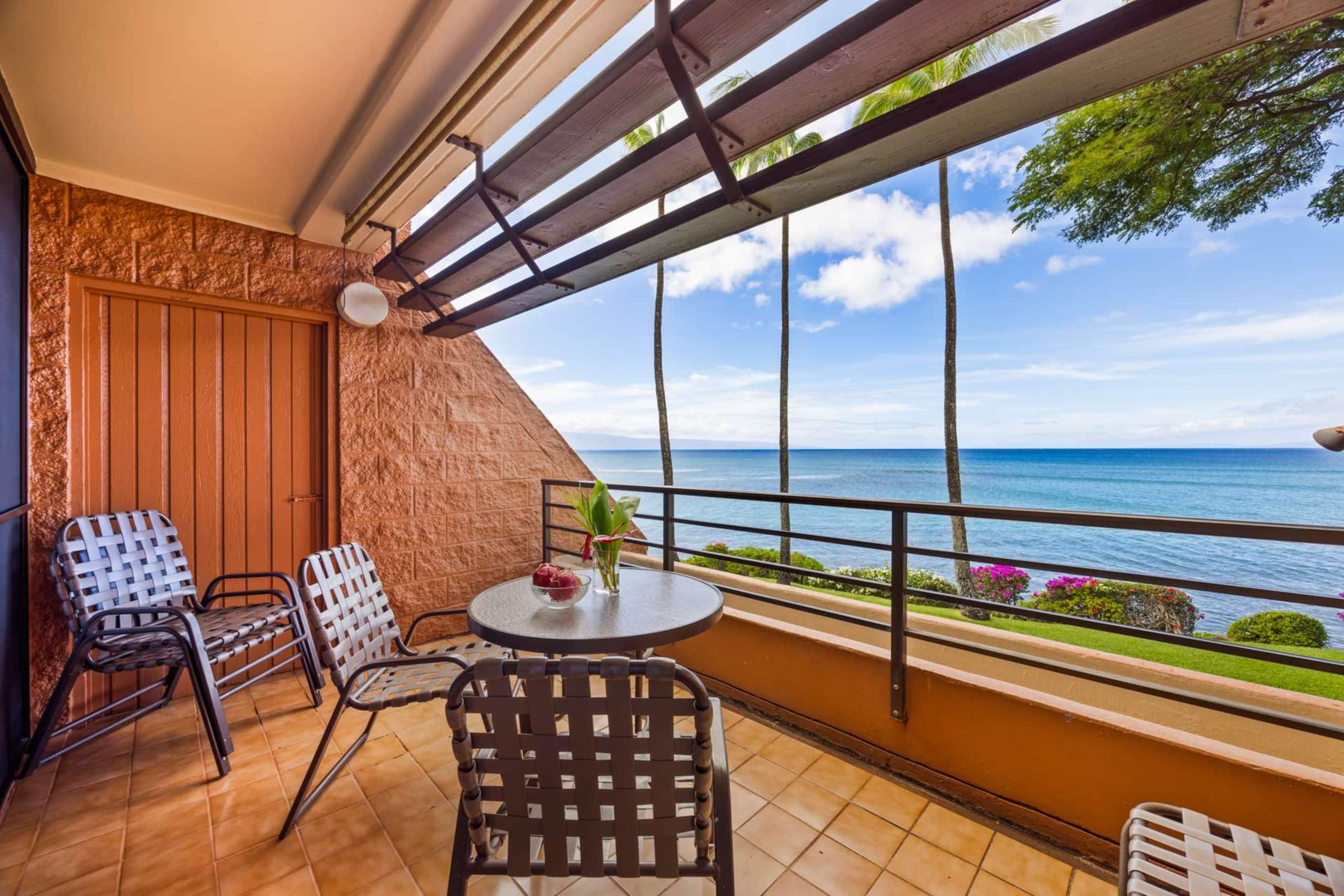 Condo in Lahaina · ★5.0 · 1 bedroom · 2 beds · 1 shared bath - Image 15