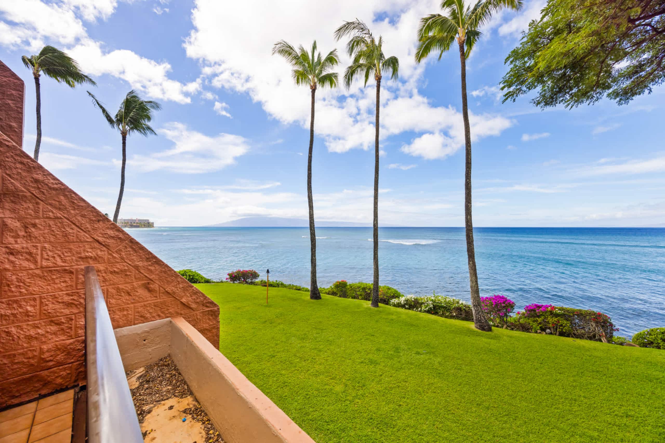 Condo in Lahaina · ★5.0 · 1 bedroom · 2 beds · 1 shared bath - Image 16