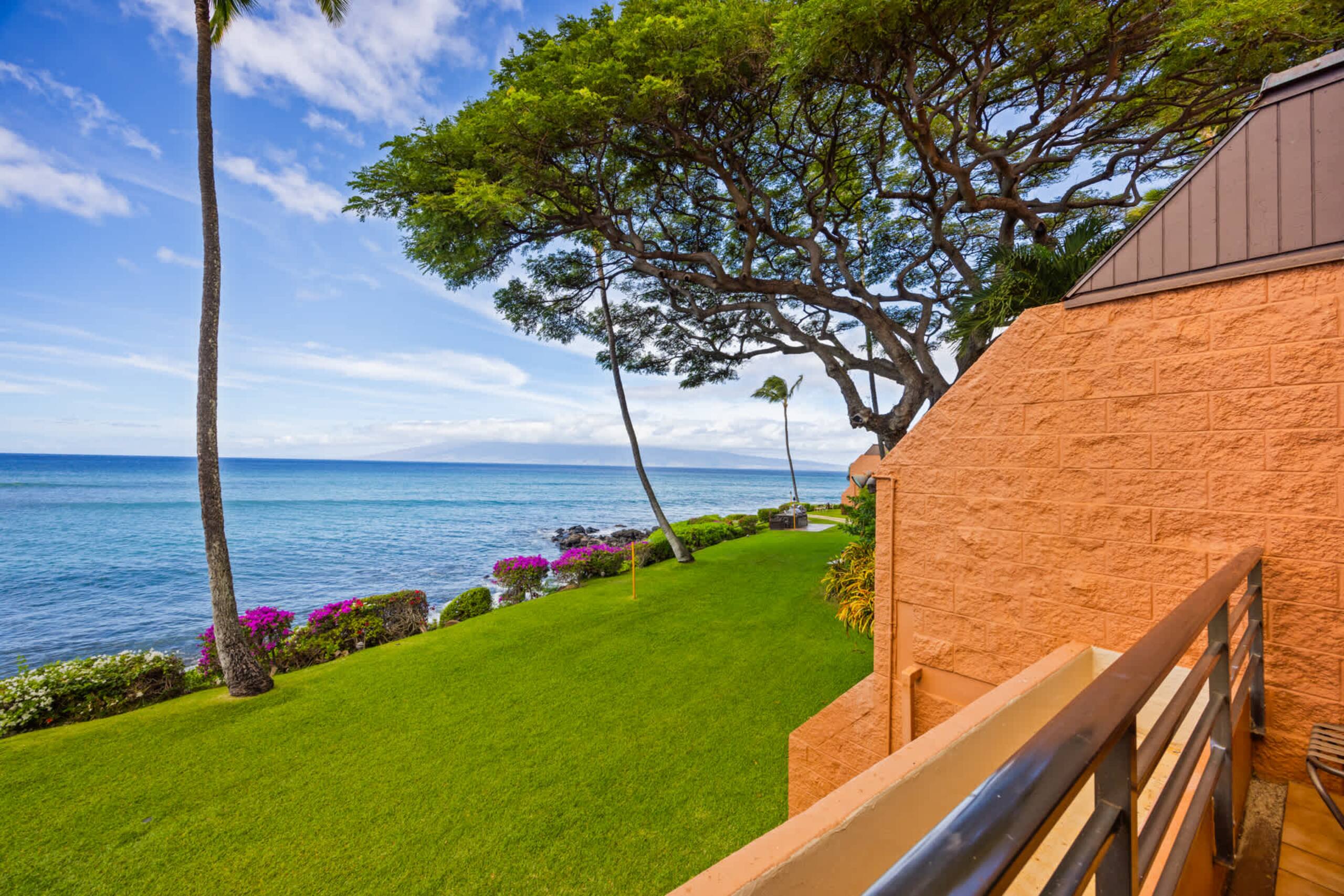 Condo in Lahaina · ★5.0 · 1 bedroom · 2 beds · 1 shared bath - Image 17