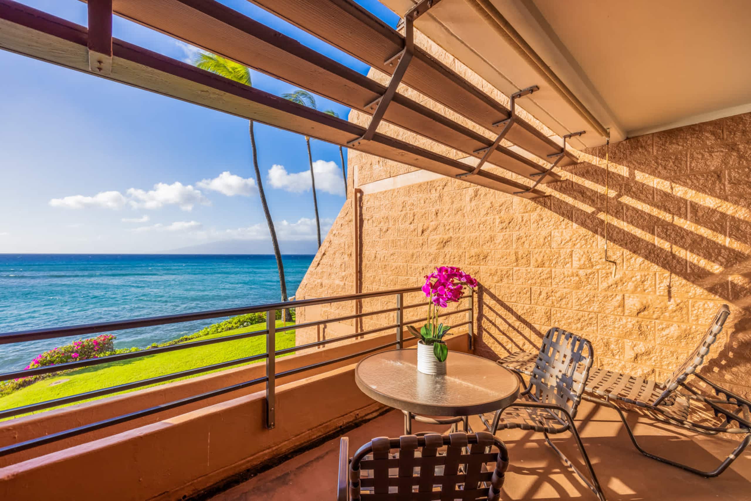 Condo in Lahaina · ★5.0 · 1 bedroom · 2 beds · 1 shared bath - Image 4
