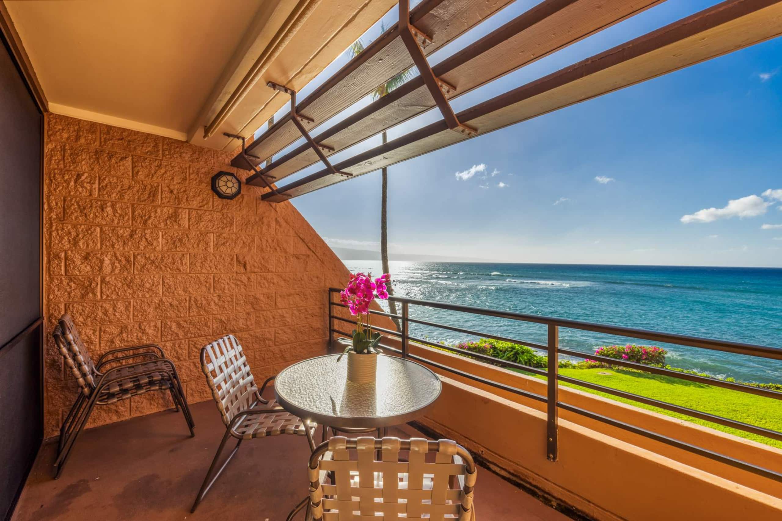 Condo in Lahaina · ★5.0 · 1 bedroom · 2 beds · 1 shared bath - Image 14