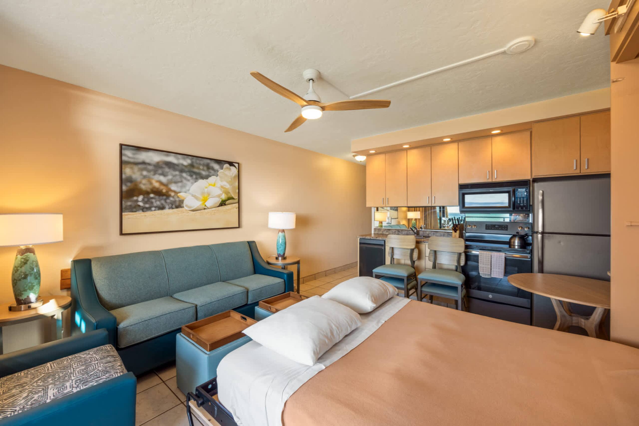 Condo in Lahaina · ★5.0 · 1 bedroom · 2 beds · 1 shared bath - Image 11
