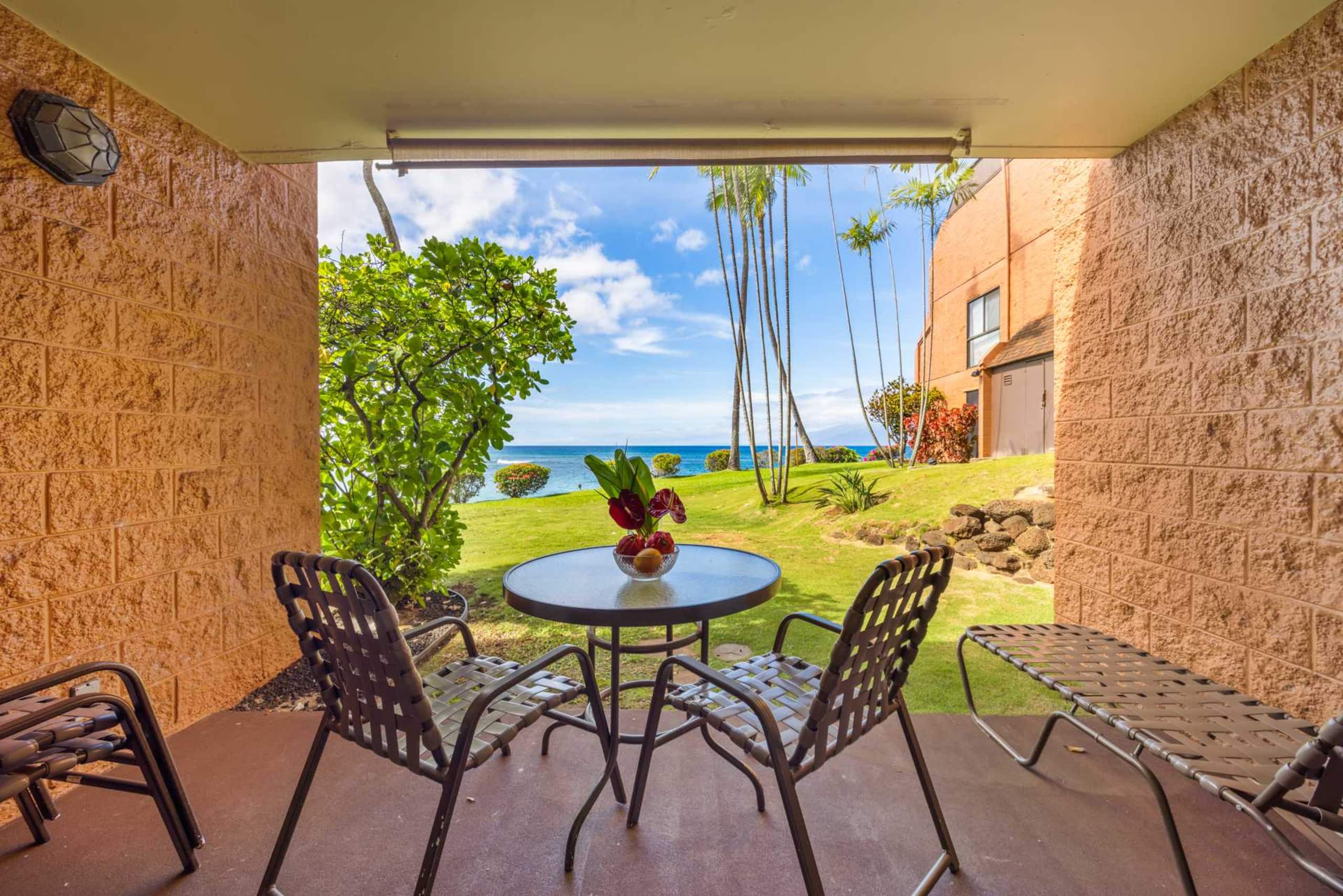 Condo in Lahaina · ★4.71 · 1 bedroom · 2 beds · 1 shared bath - Image 3