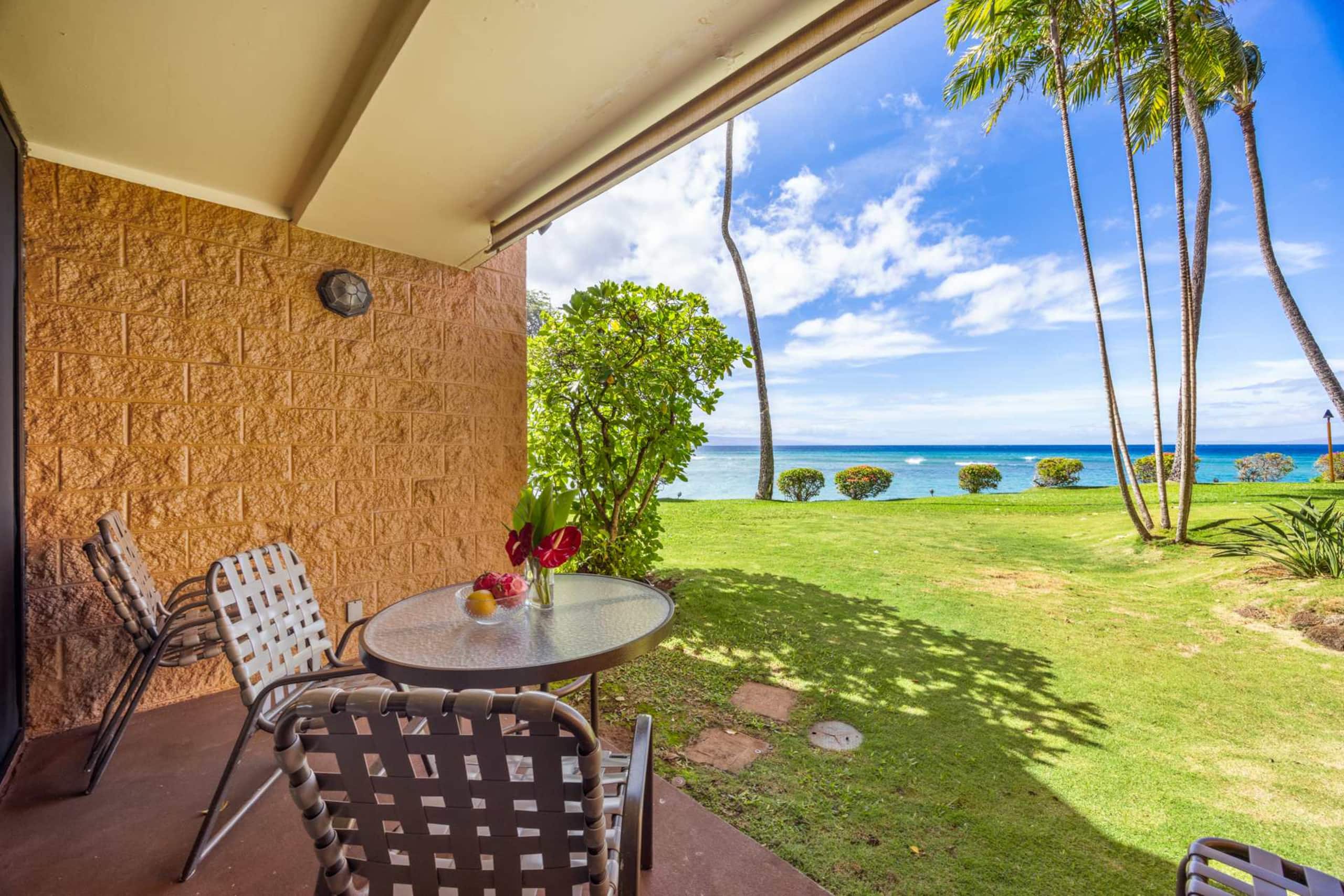 Condo in Lahaina · ★4.71 · 1 bedroom · 2 beds · 1 shared bath - Image 4