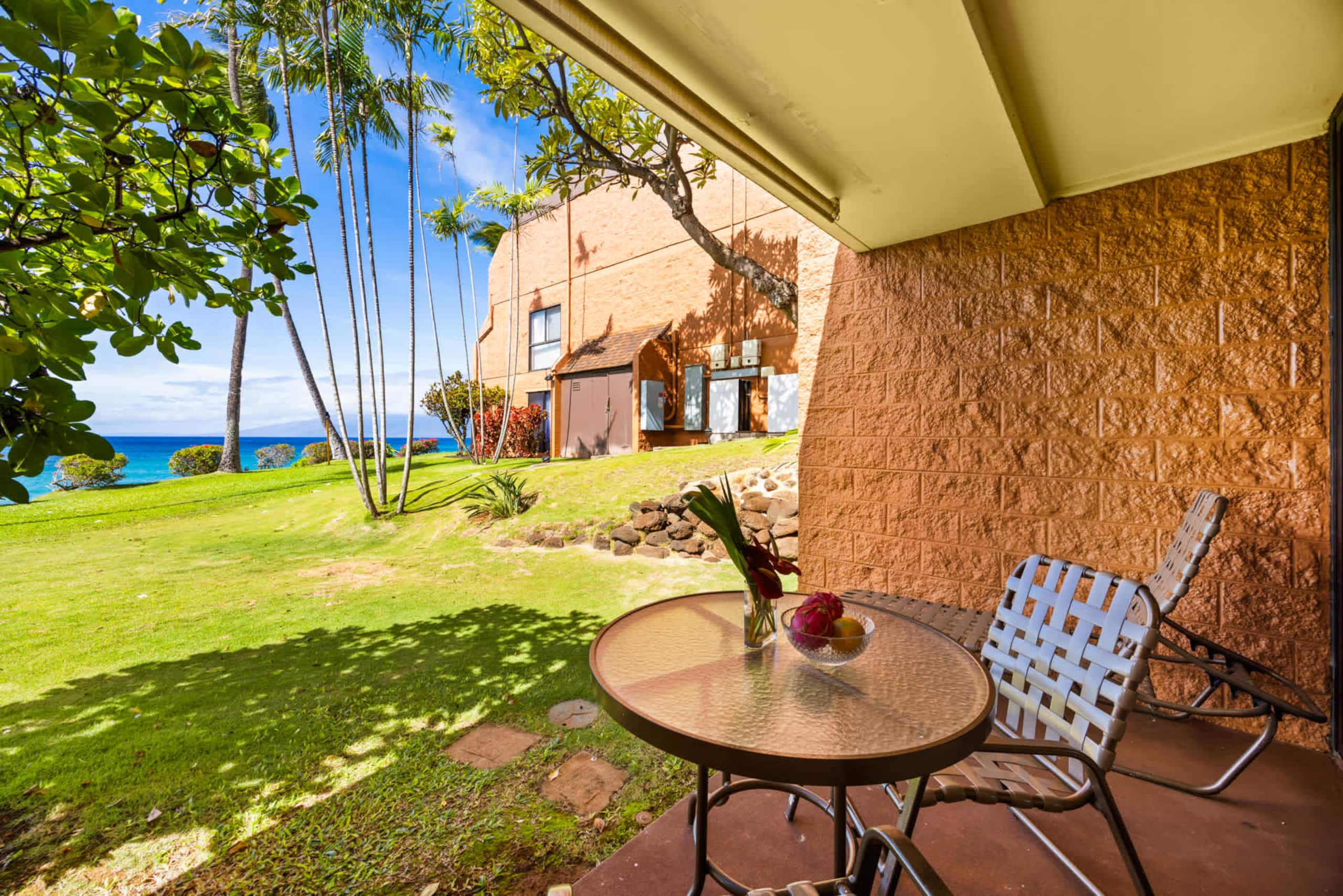 Condo in Lahaina · ★4.71 · 1 bedroom · 2 beds · 1 shared bath - Image 5