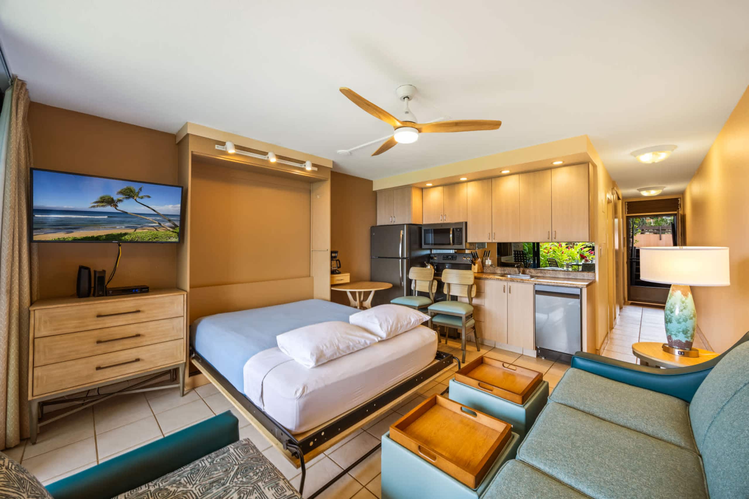Condo in Lahaina · ★4.71 · 1 bedroom · 2 beds · 1 shared bath - Image 14