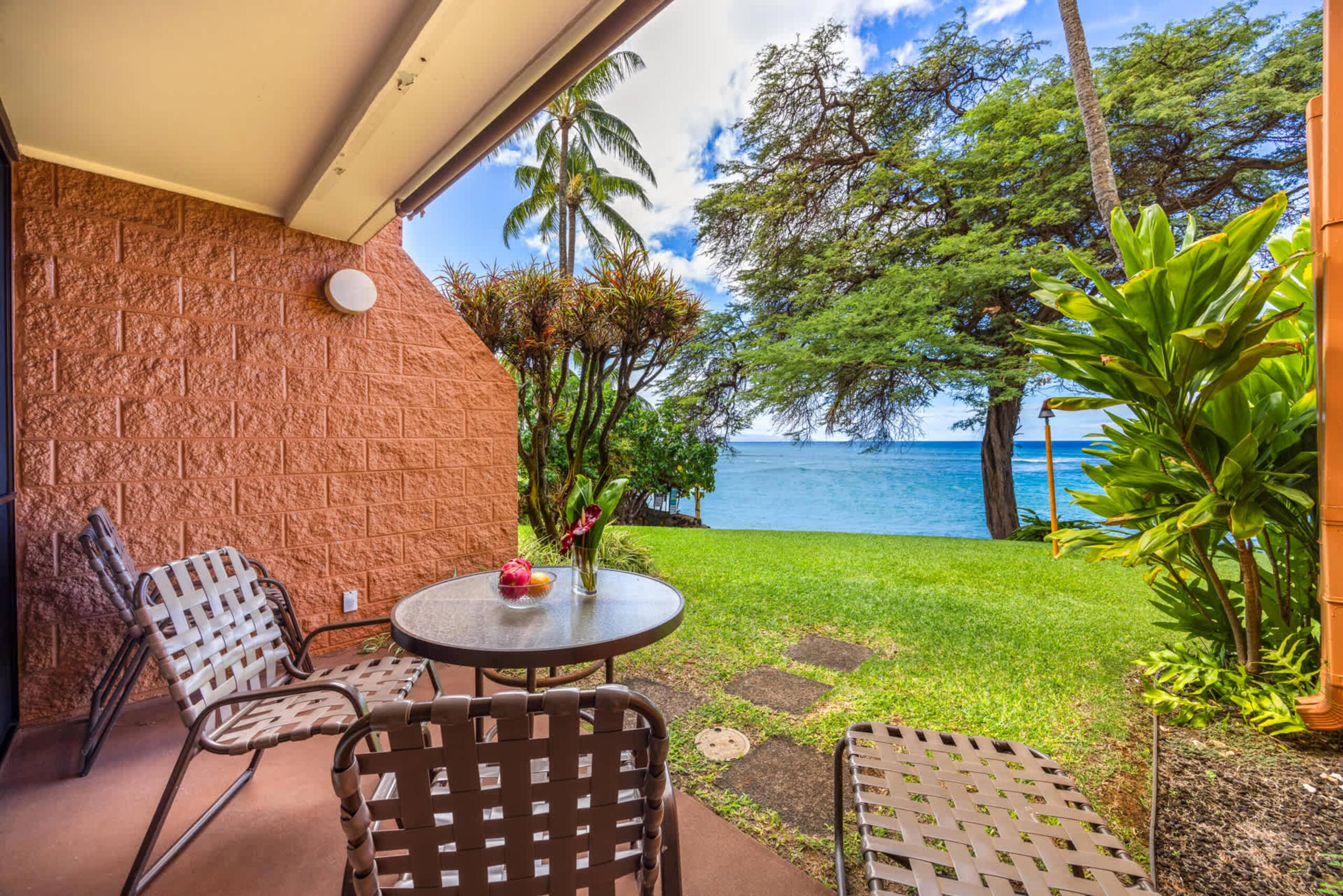 Condo in Lahaina · ★4.9 · 1 bedroom · 2 beds · 1 shared bath - Image 15