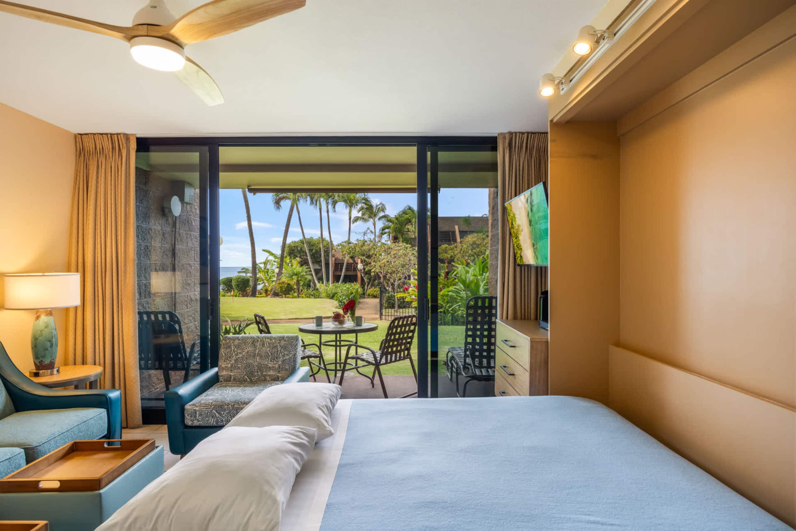 Condo in Lahaina · ★4.9 · 1 bedroom · 2 beds · 1 shared bath - Image 12
