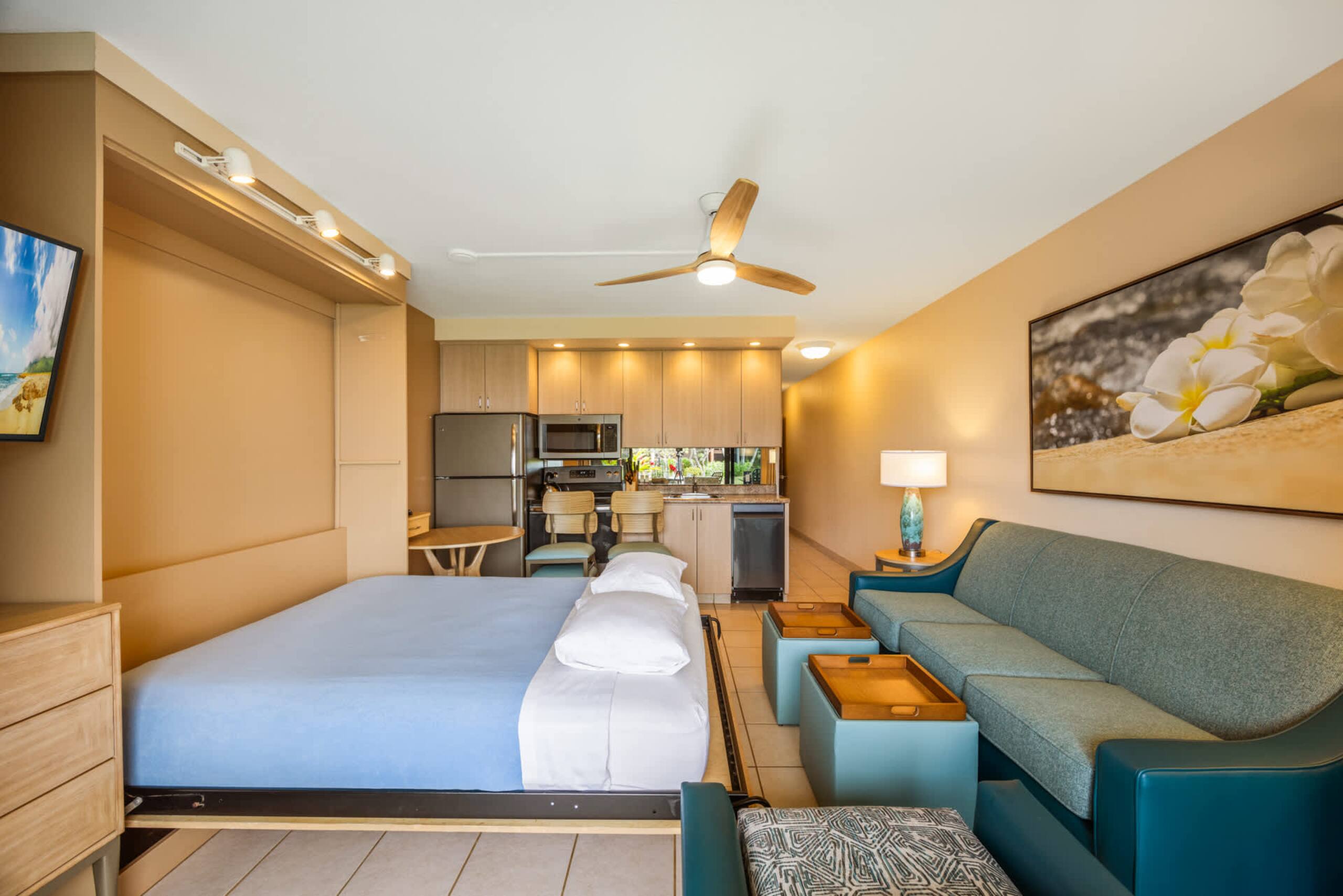 Condo in Lahaina · ★4.9 · 1 bedroom · 2 beds · 1 shared bath - Image 13