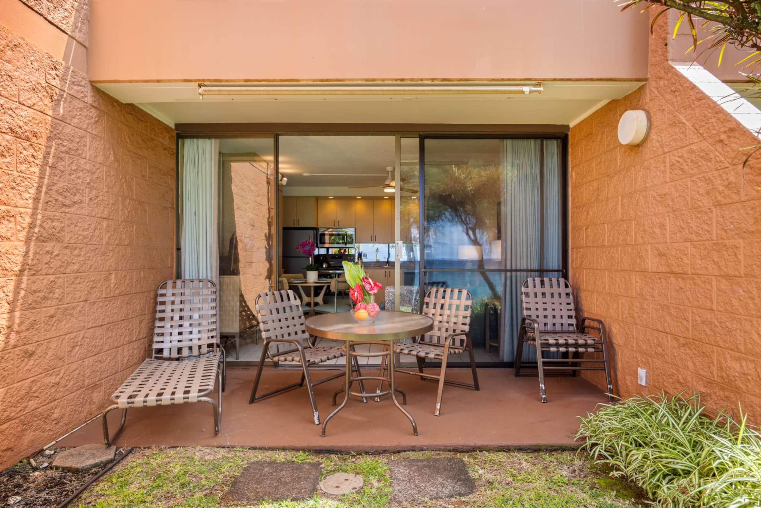 Condo in Lahaina · ★4.9 · 1 bedroom · 2 beds · 1 shared bath - Image 17