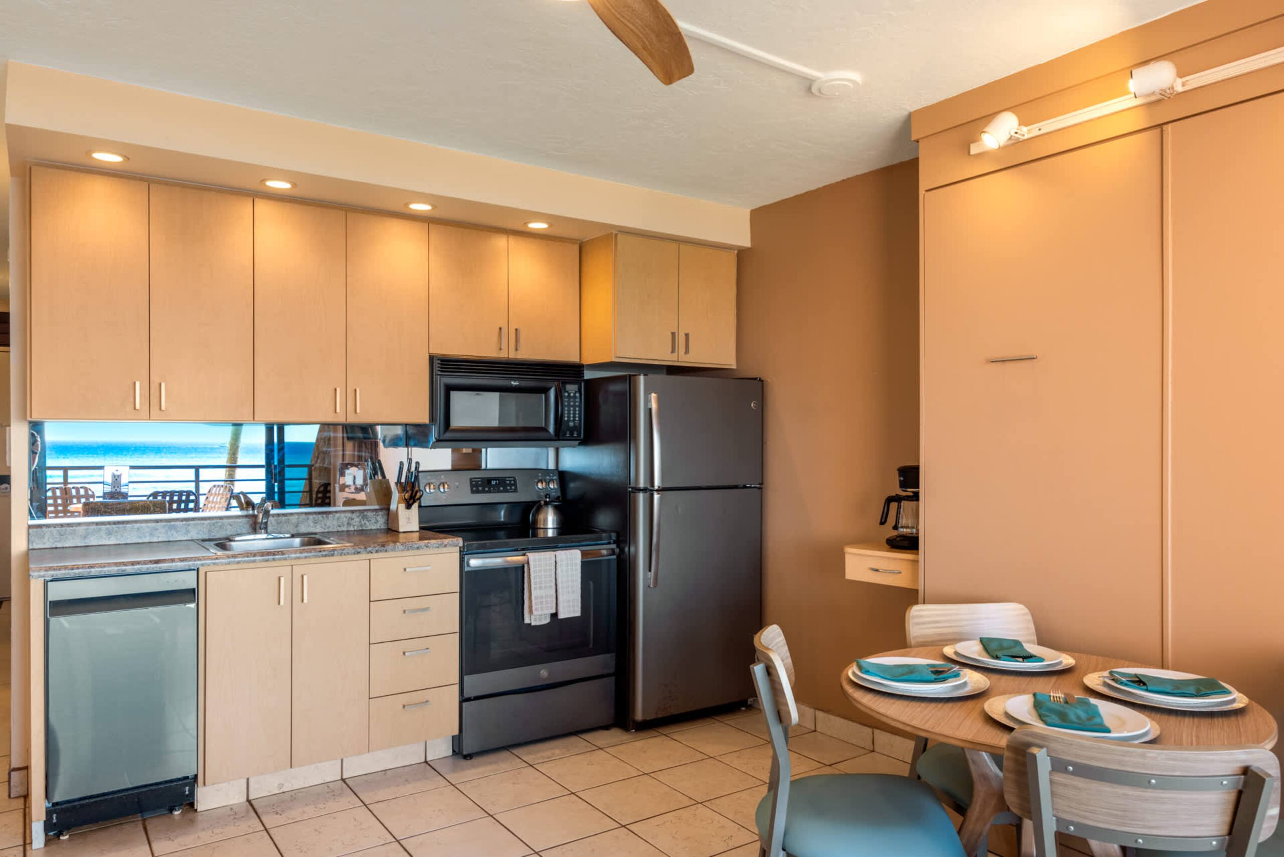 Condo in Lahaina · ★4.75 · 1 bedroom · 2 beds · 1 shared bath - Image 9