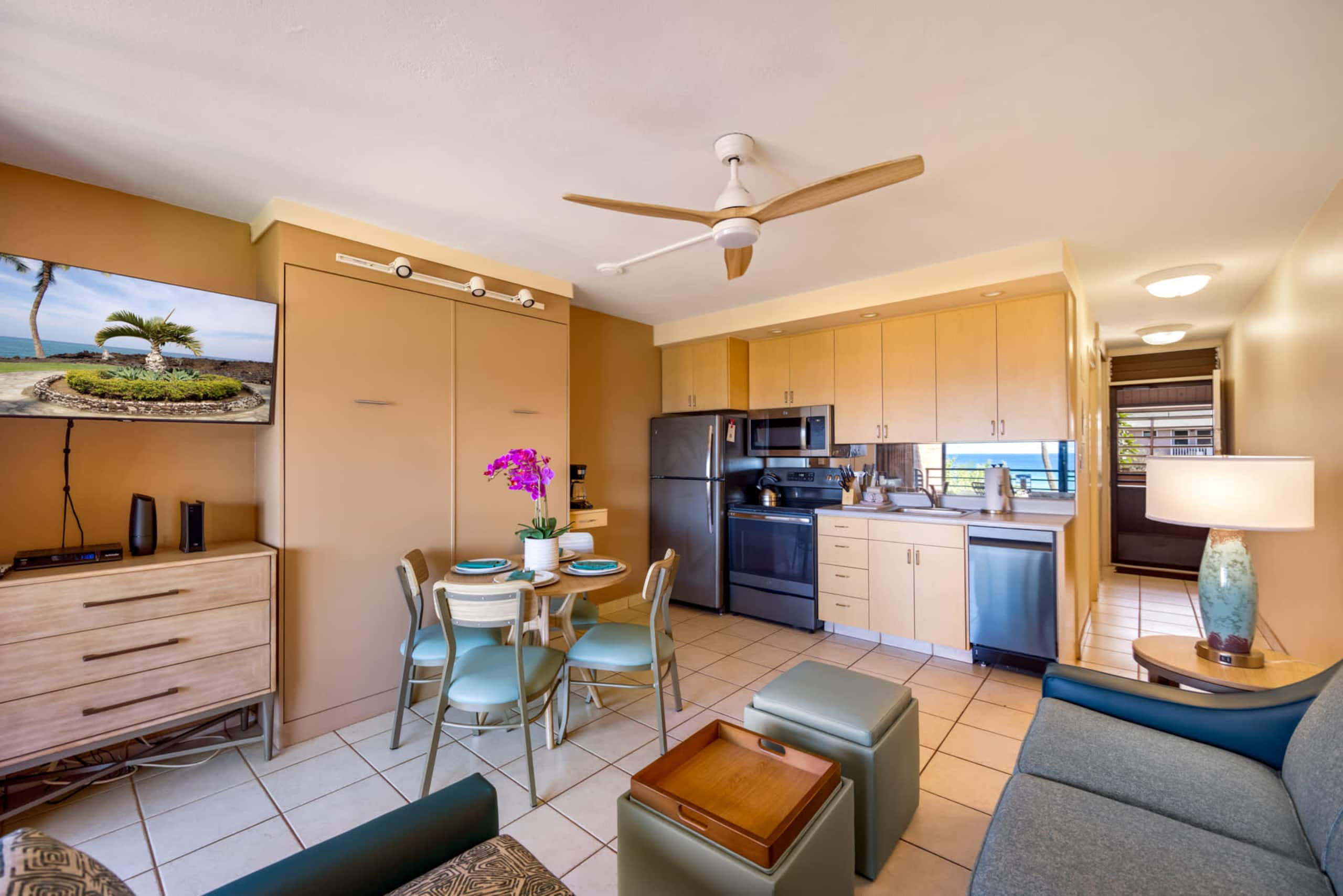 Condo in Lahaina · ★4.92 · 1 bedroom · 2 beds · 1 shared bath - Image 9