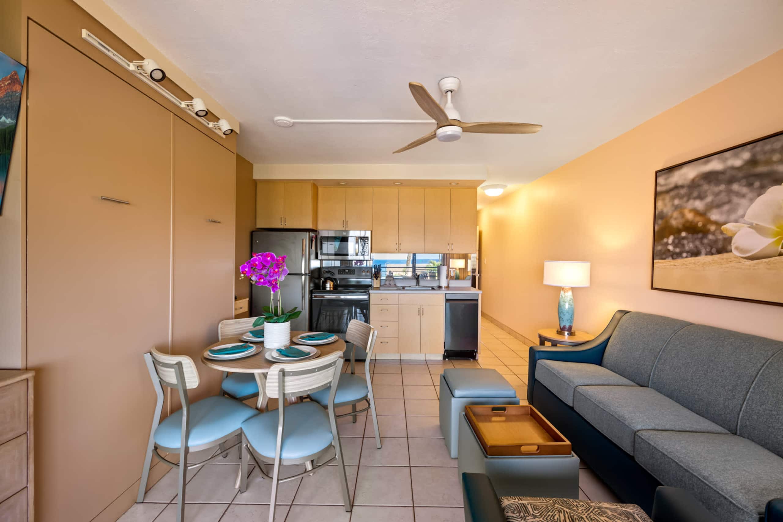 Condo in Lahaina · ★4.92 · 1 bedroom · 2 beds · 1 shared bath - Image 8