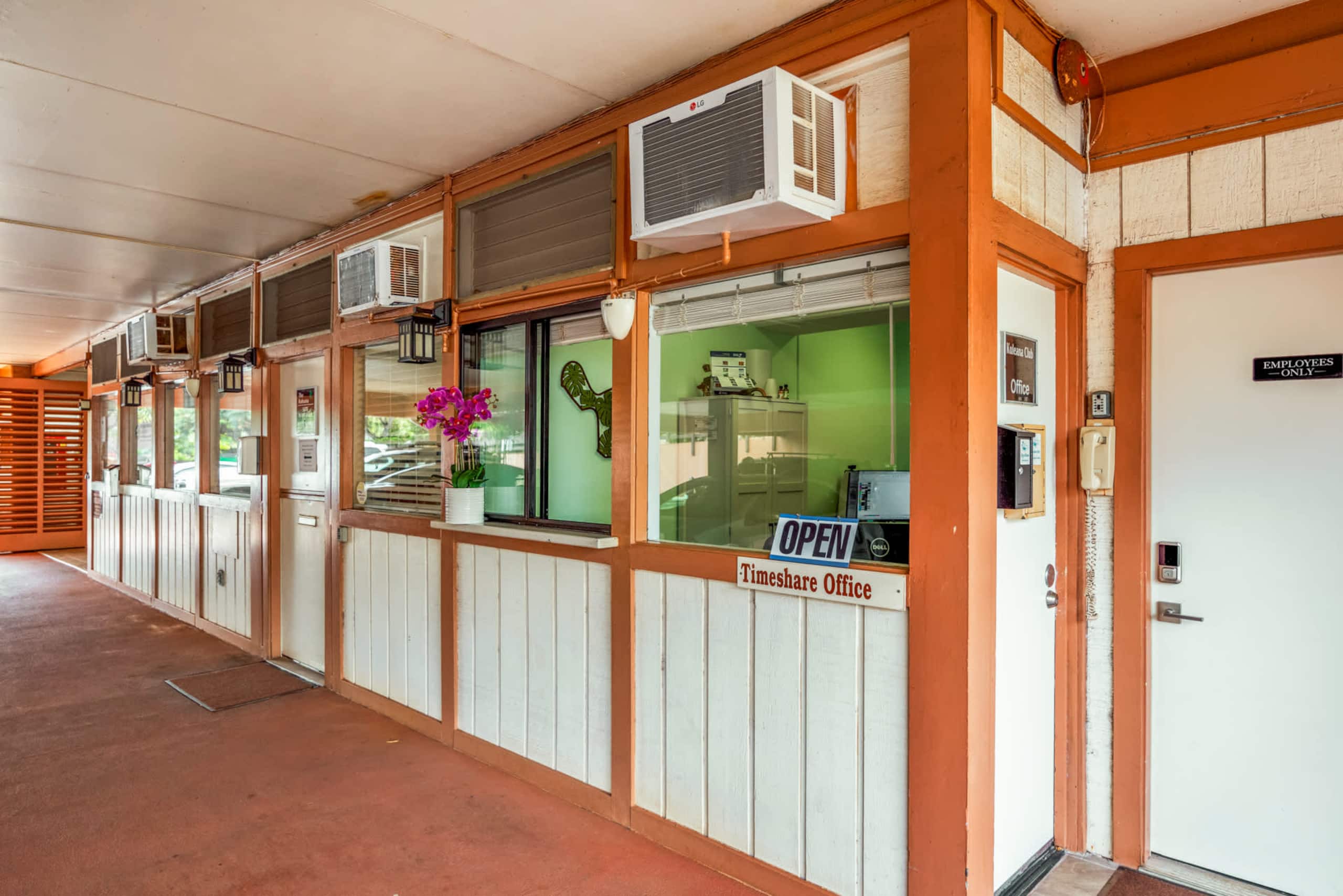 Condo in Lahaina · ★4.92 · 1 bedroom · 2 beds · 1 shared bath - Image 37
