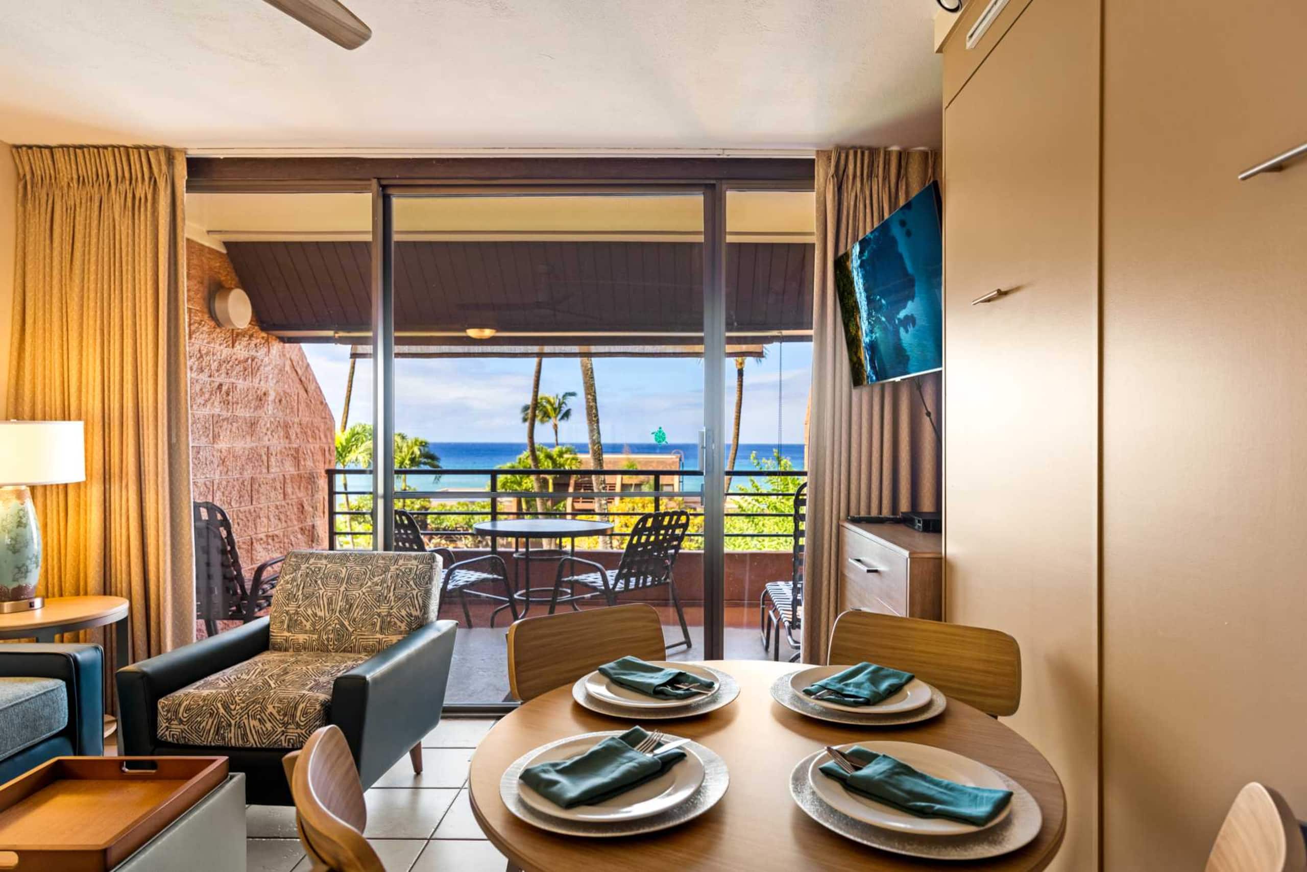 Condo in Lahaina · ★4.92 · 1 bedroom · 2 beds · 1 shared bath - Image 5