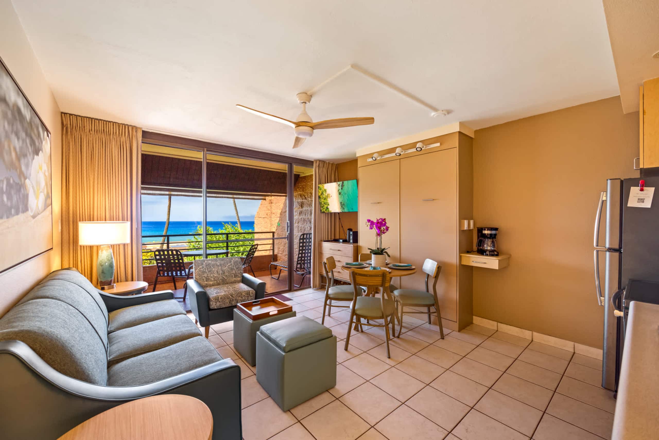 Condo in Lahaina · ★4.92 · 1 bedroom · 2 beds · 1 shared bath - Image 10