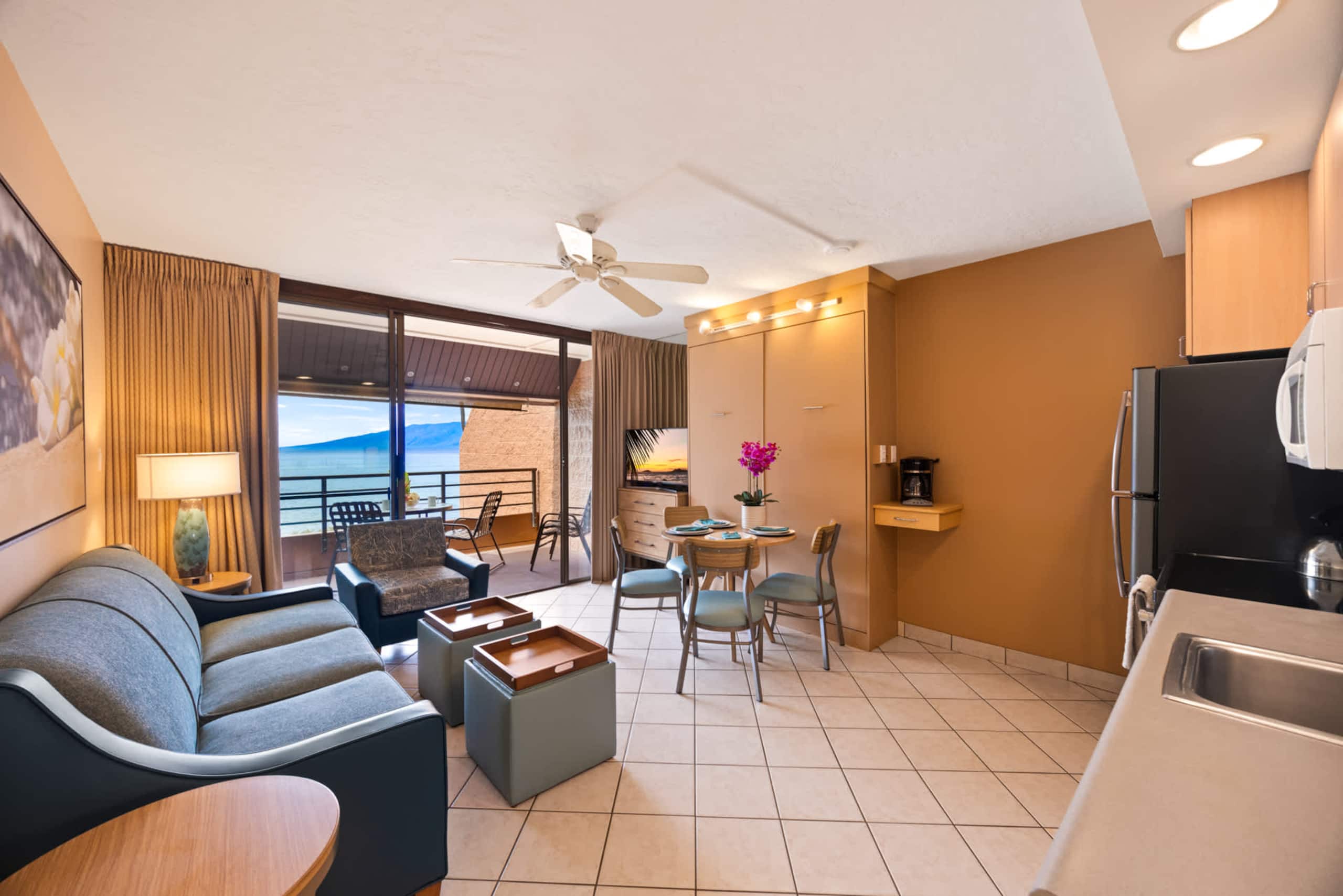 Condo in Lahaina · ★4.92 · 1 bedroom · 2 beds · 1 shared bath - Image 3