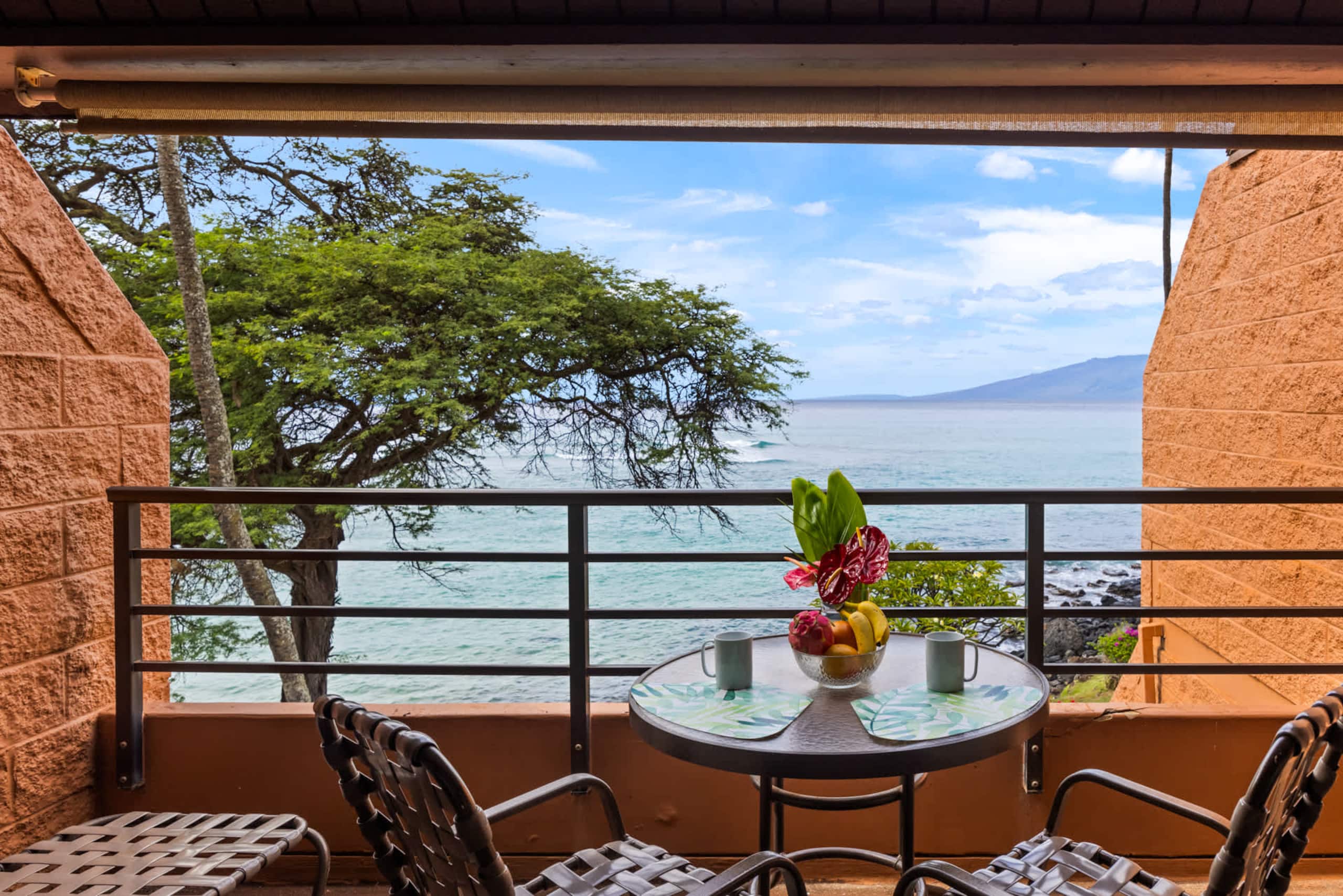 Condo in Lahaina · ★4.92 · 1 bedroom · 2 beds · 1 shared bath - Image 18