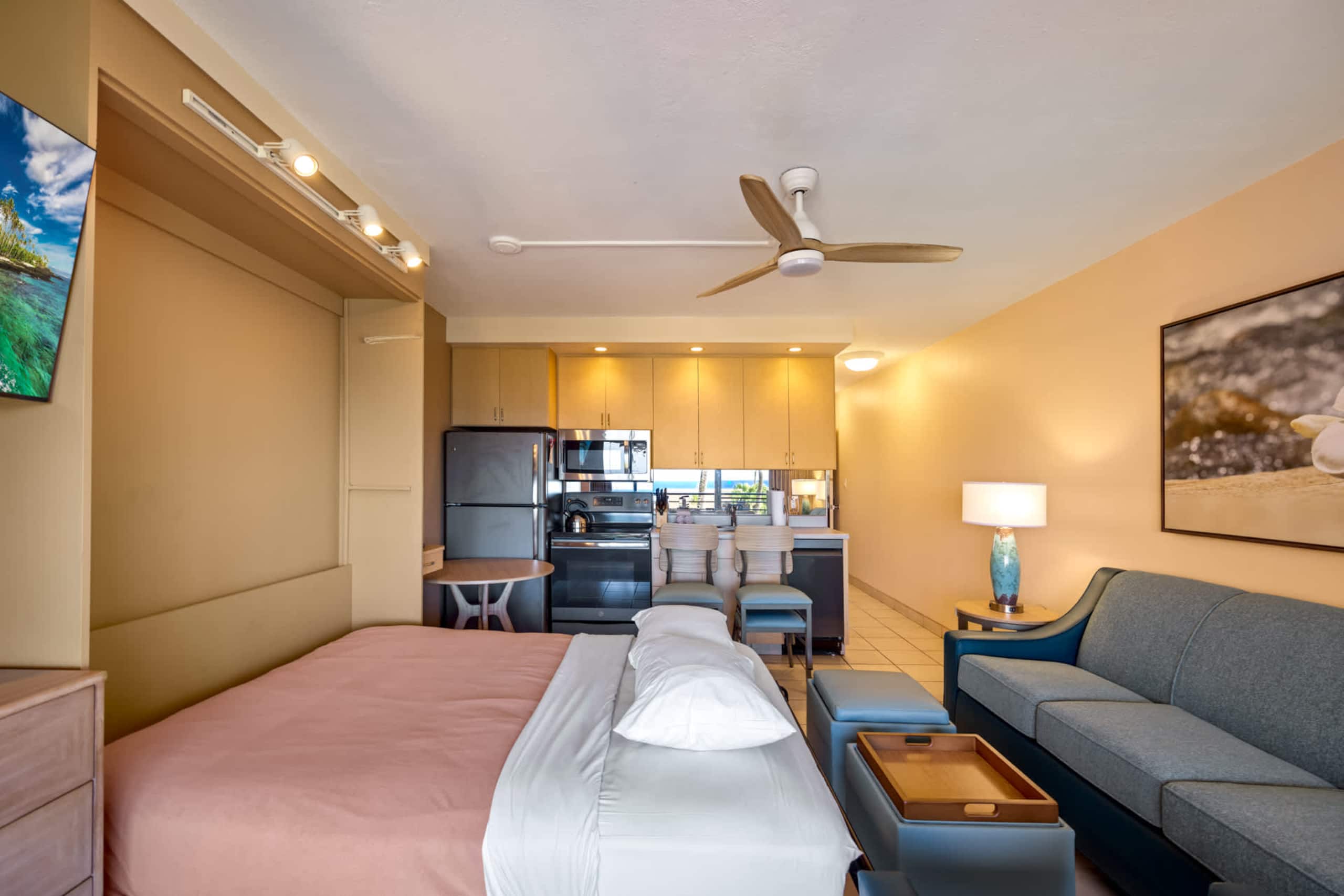Condo in Lahaina · ★4.92 · 1 bedroom · 2 beds · 1 shared bath - Image 14