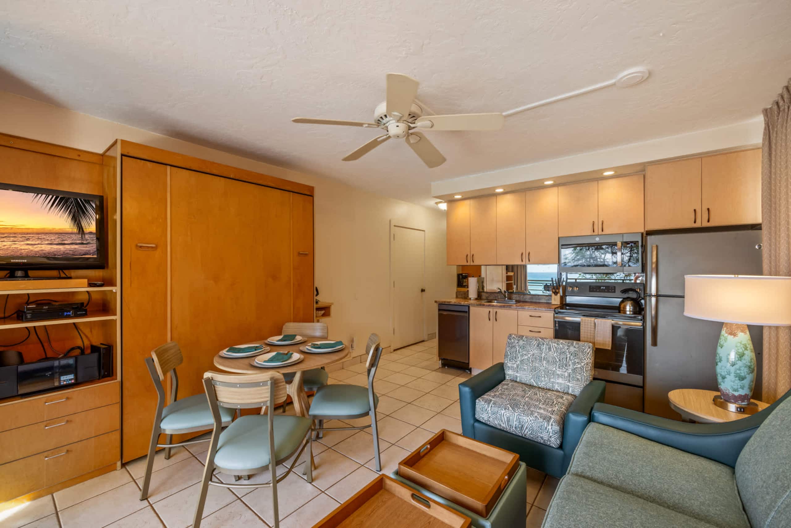 Condo in Lahaina · ★4.91 · 1 bedroom · 2 beds · 1 shared bath - Image 9