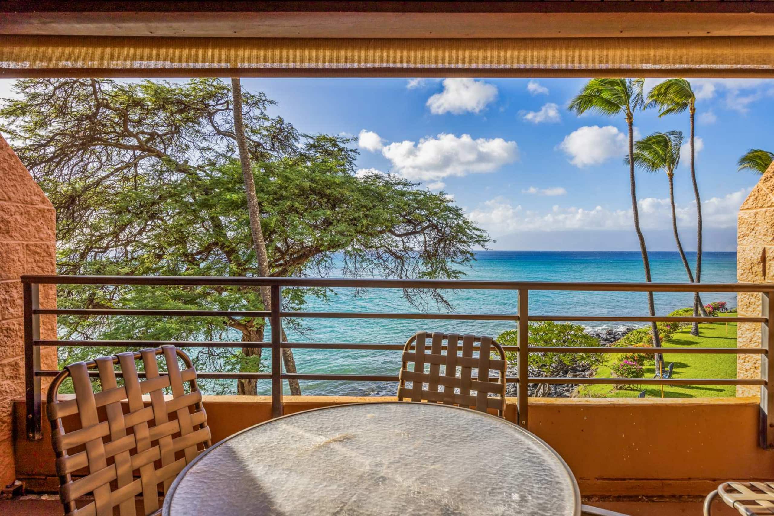 Condo in Lahaina · ★4.91 · 1 bedroom · 2 beds · 1 shared bath - Image 2