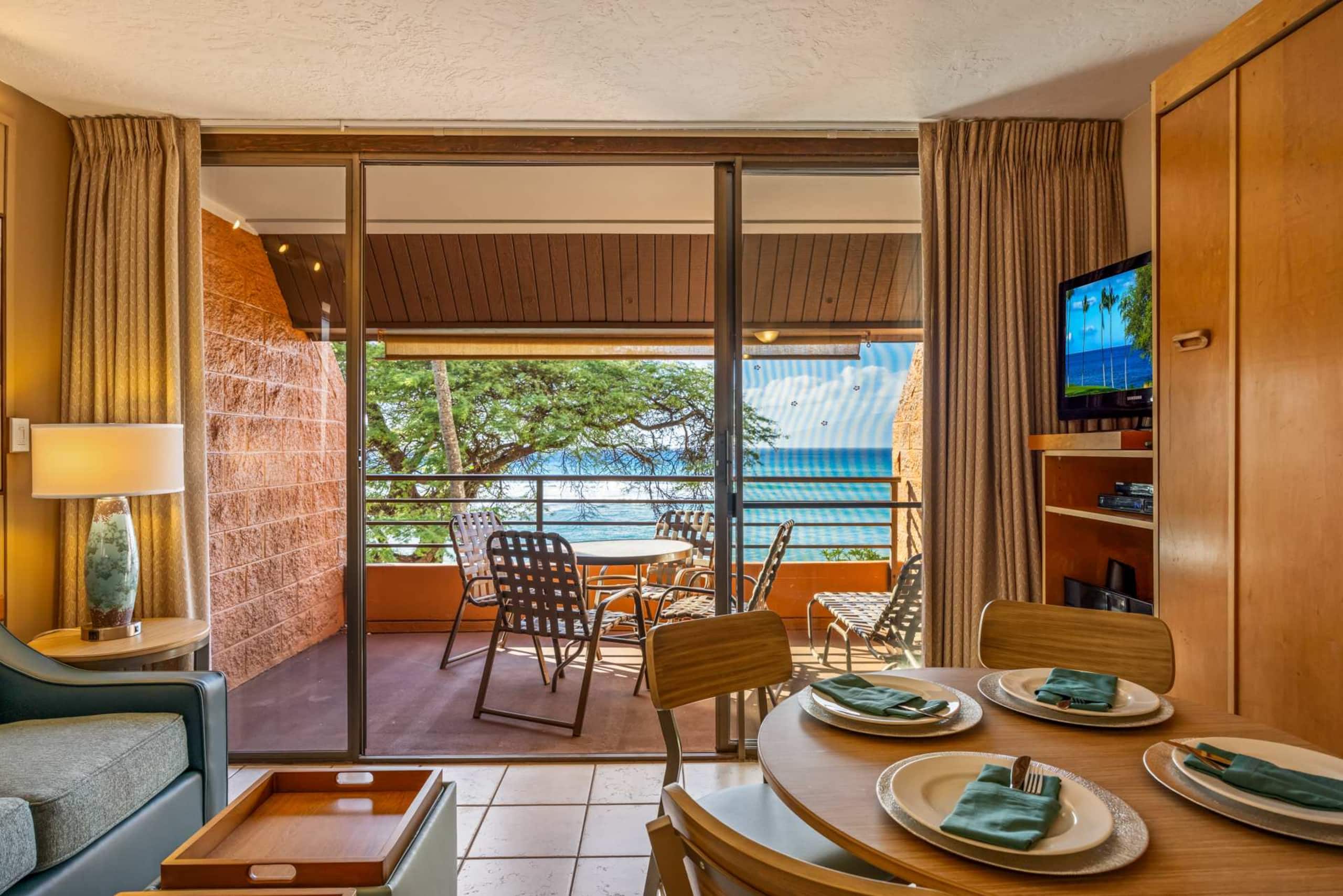 Condo in Lahaina · ★4.91 · 1 bedroom · 2 beds · 1 shared bath - Image 5