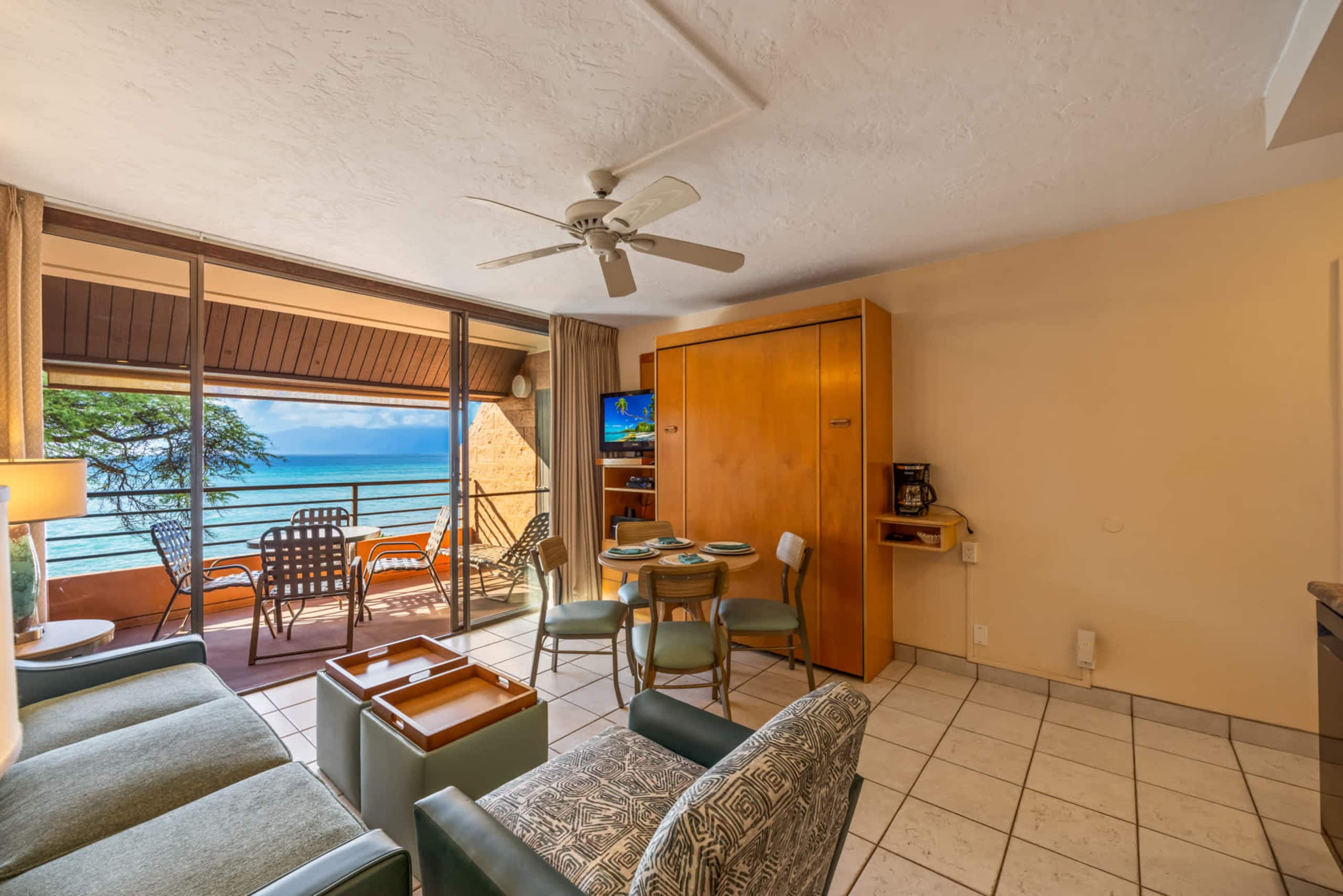 Condo in Lahaina · ★4.91 · 1 bedroom · 2 beds · 1 shared bath - Image 1