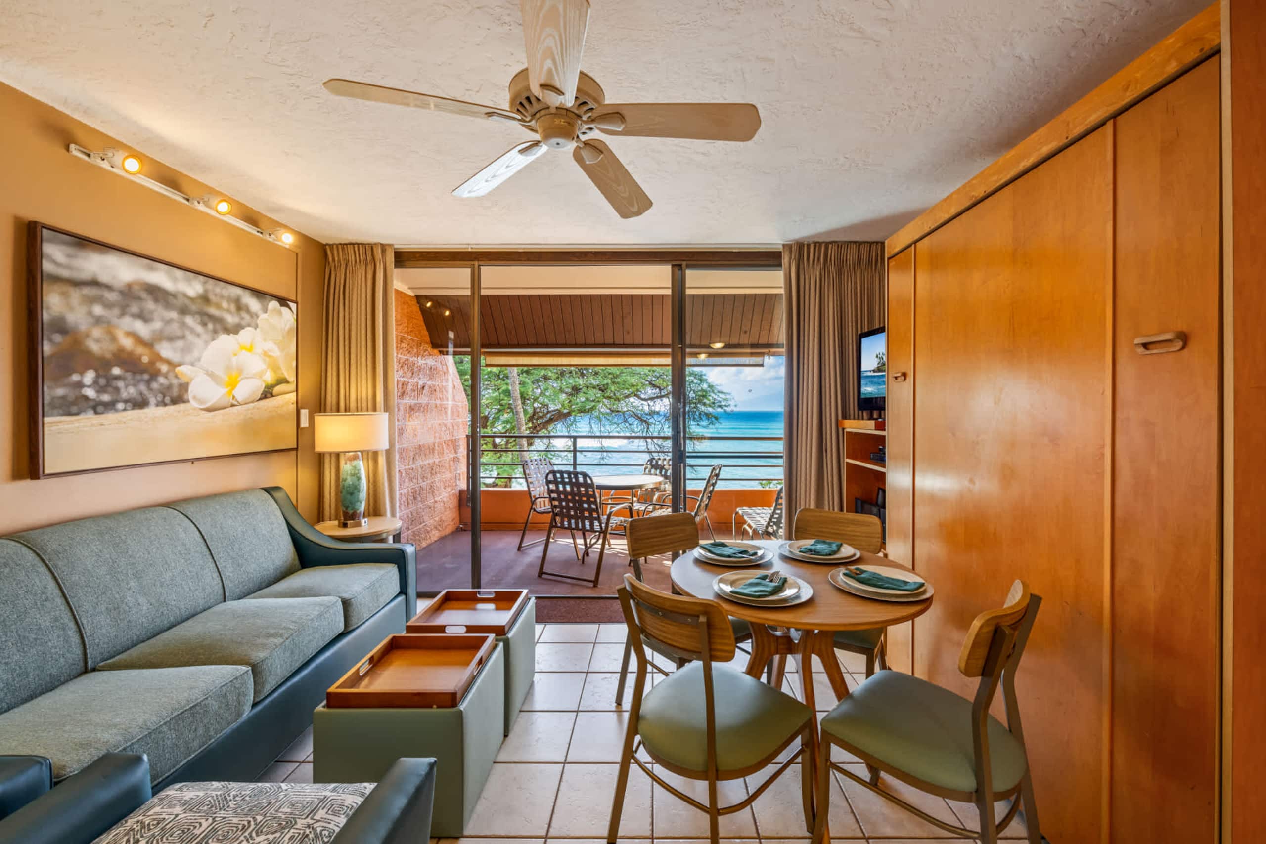 Condo in Lahaina · ★4.91 · 1 bedroom · 2 beds · 1 shared bath - Image 4