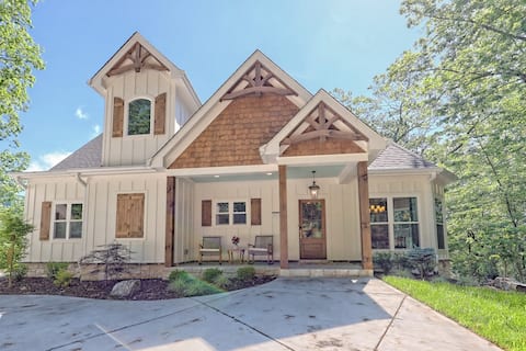 Big Oak Bungalow by Chatuge Home Concierge
